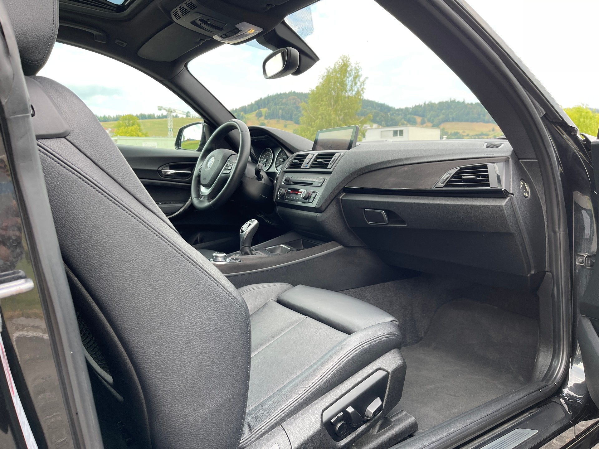 BMW M135i xDrive Steptronic-image-4