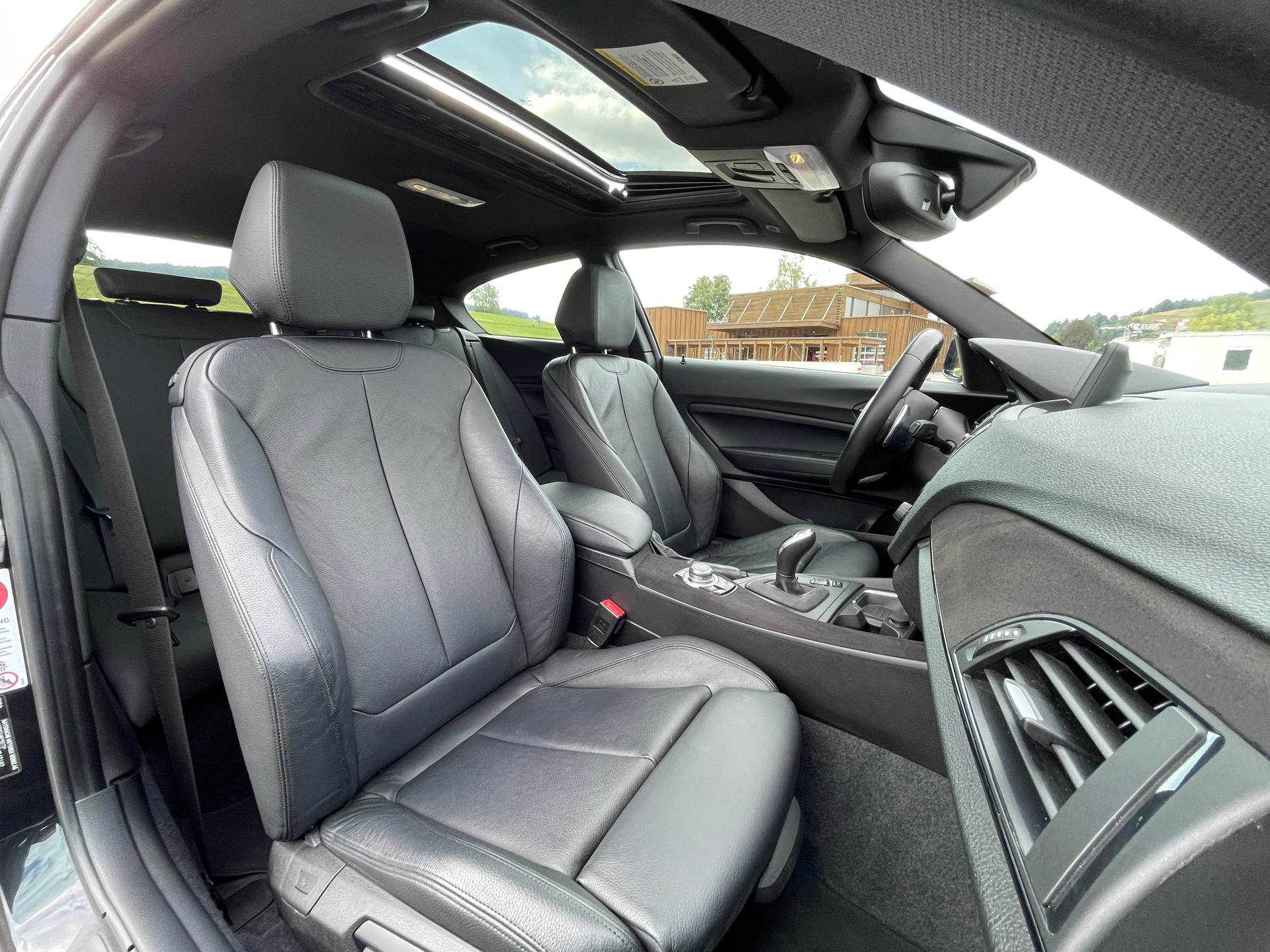 BMW M135i xDrive Steptronic-image-5