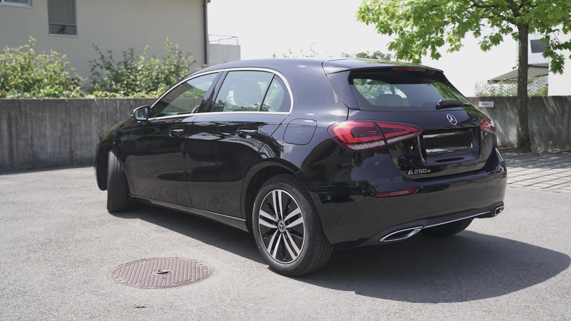 MERCEDES-BENZ A 250 e Progressive-image-2