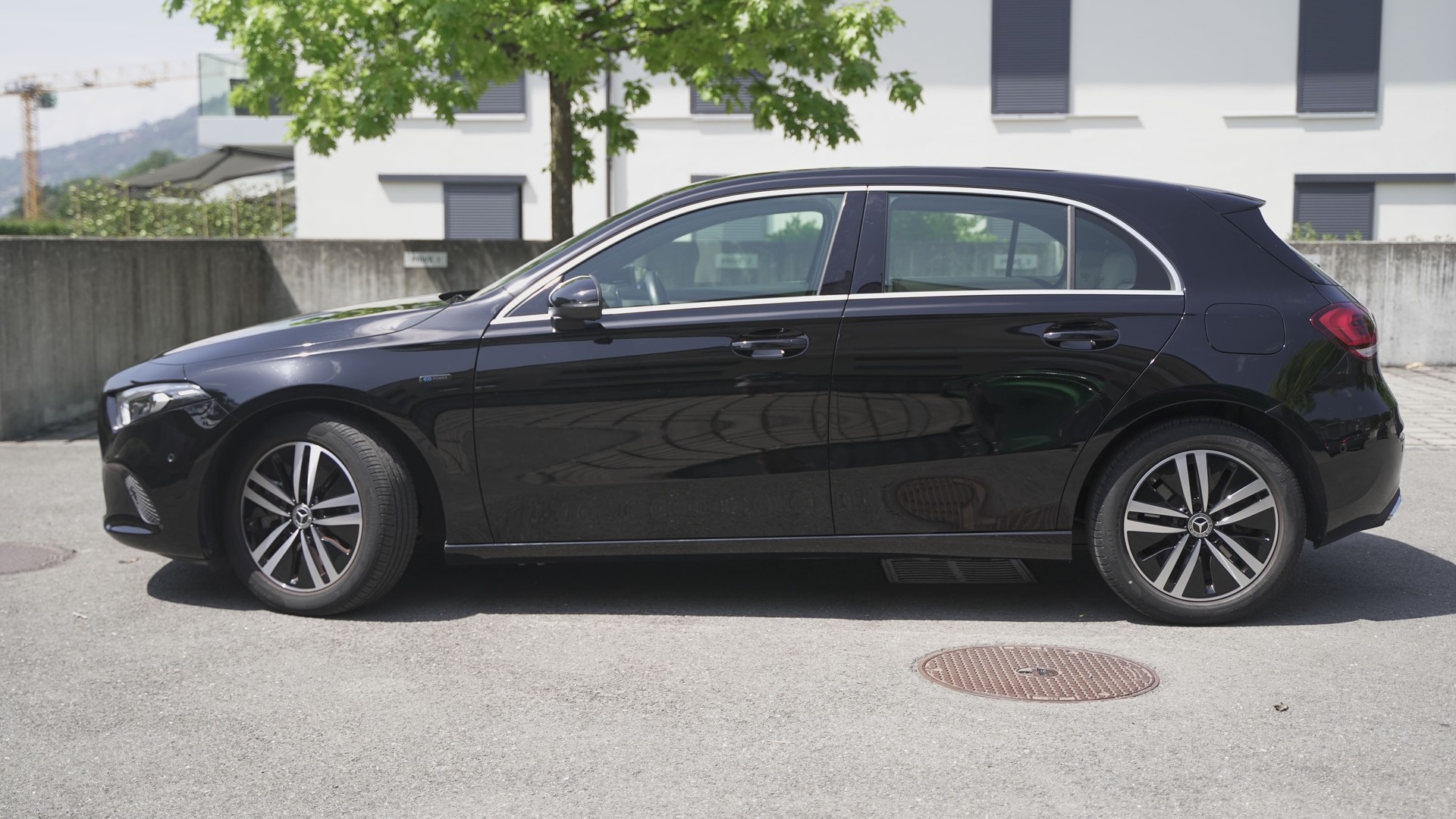 MERCEDES-BENZ A 250 e Progressive-image-3