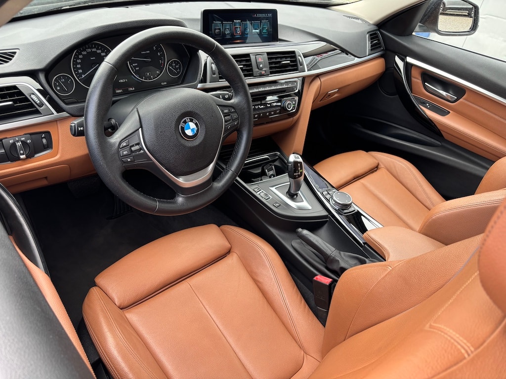 BMW 320i Touring Luxury Line Steptronic-image-8