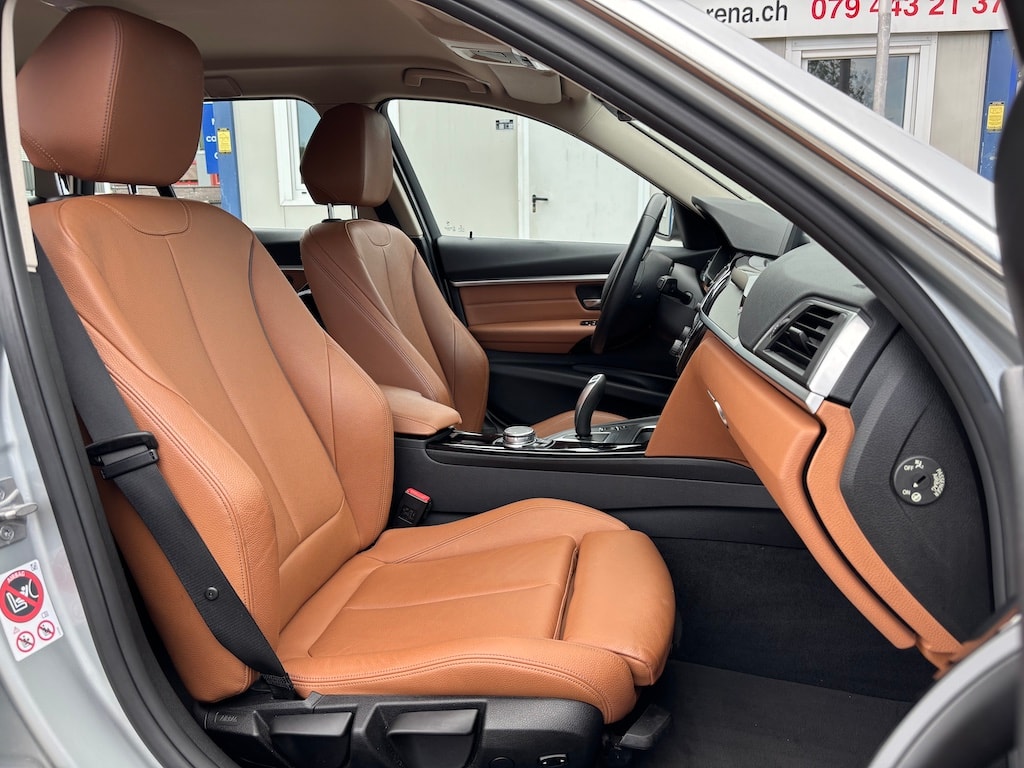 BMW 320i Touring Luxury Line Steptronic-image-7