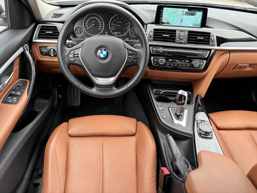 BMW 320i Touring Luxury Line Steptronic-image-9