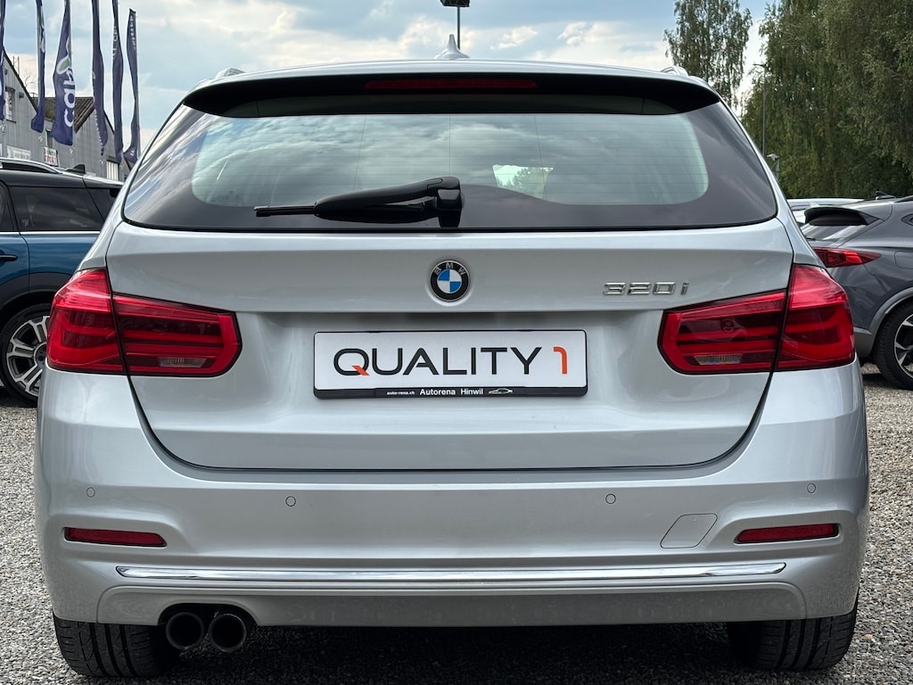 BMW 320i Touring Luxury Line Steptronic-image-4