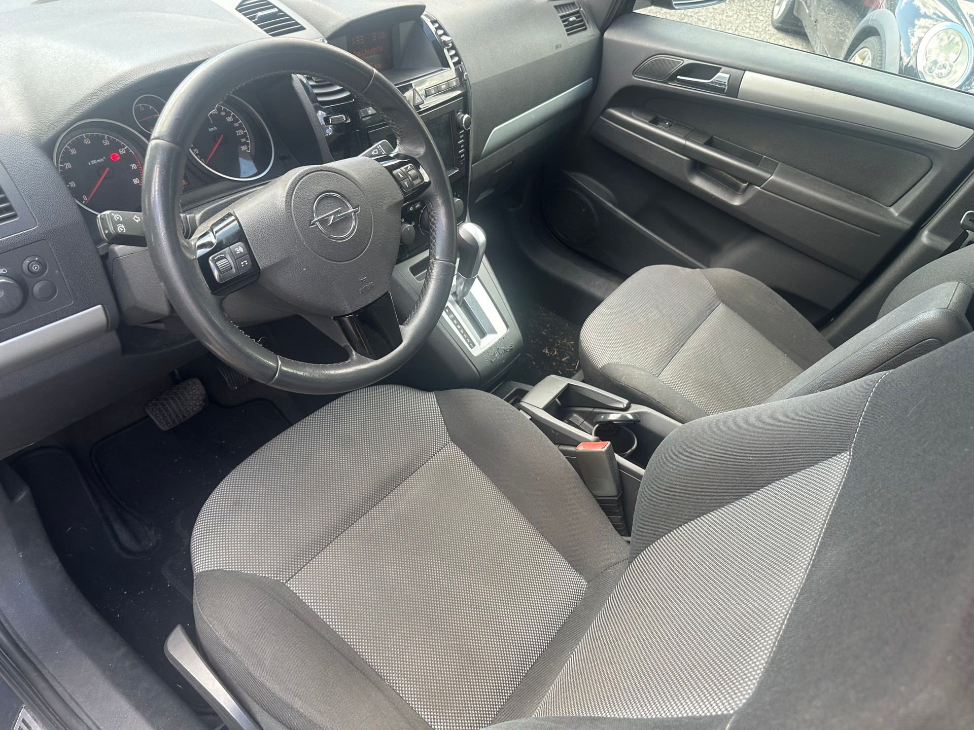 OPEL Zafira 2.2i 16V Anniversary Edition Automatic-image-7