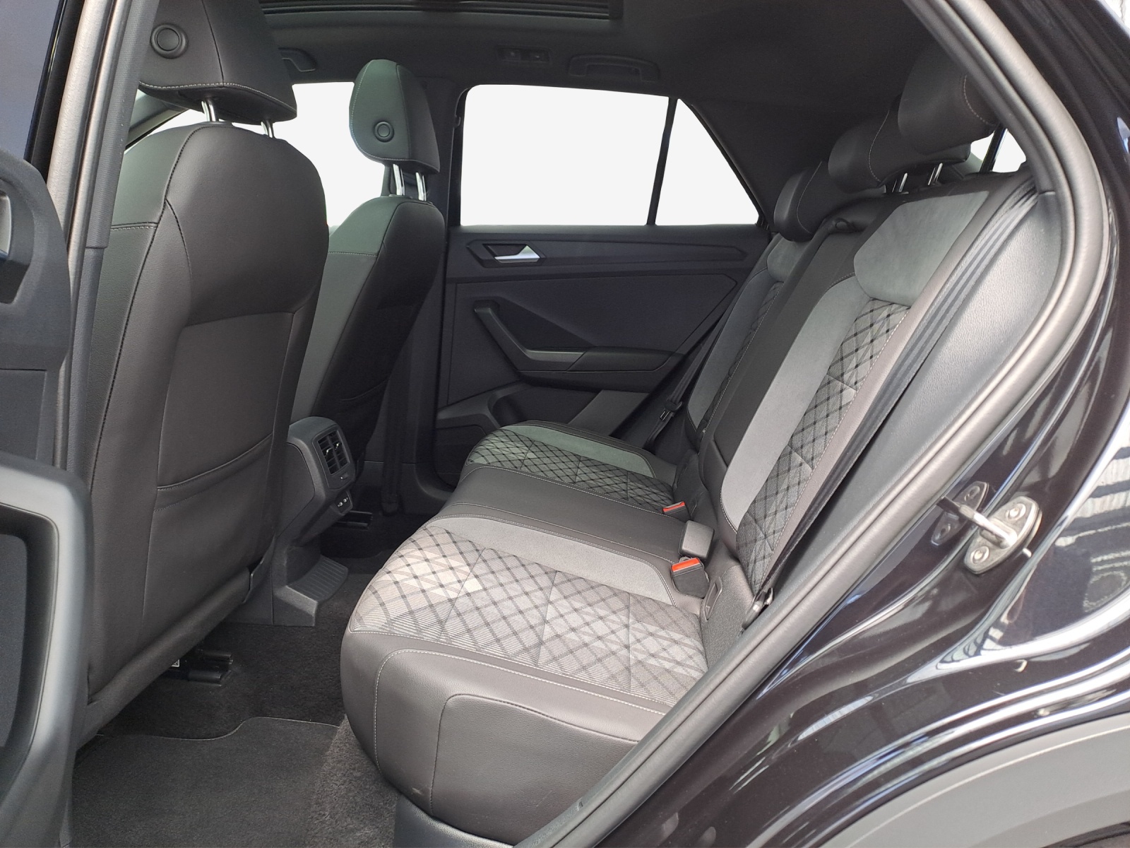 VW T-Roc 2.0 TSI R-Line DSG 4Motion-image-8