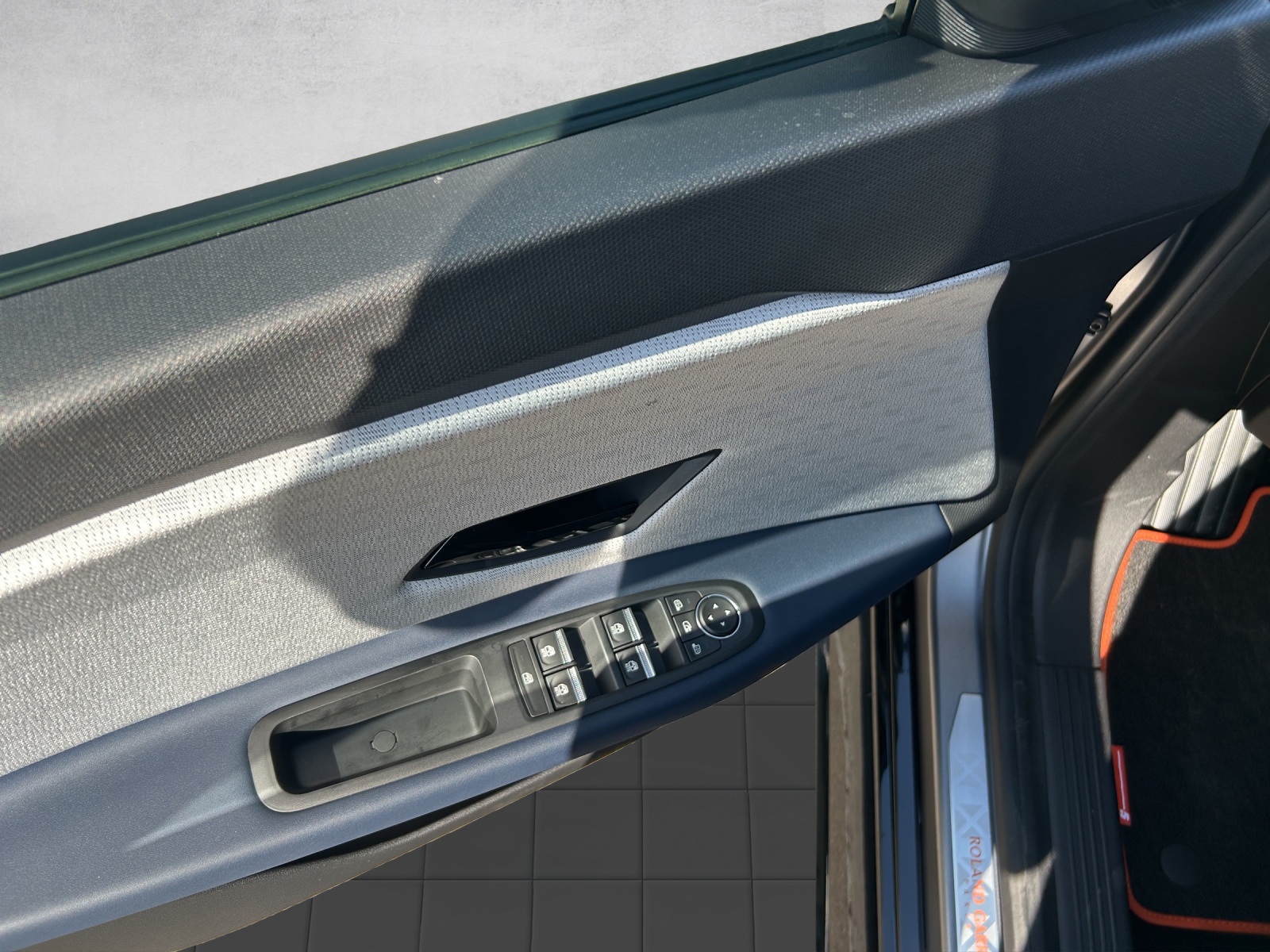 RENAULT R5 E-Tech Comfort Range 52 kWh Roland Garros-image-17