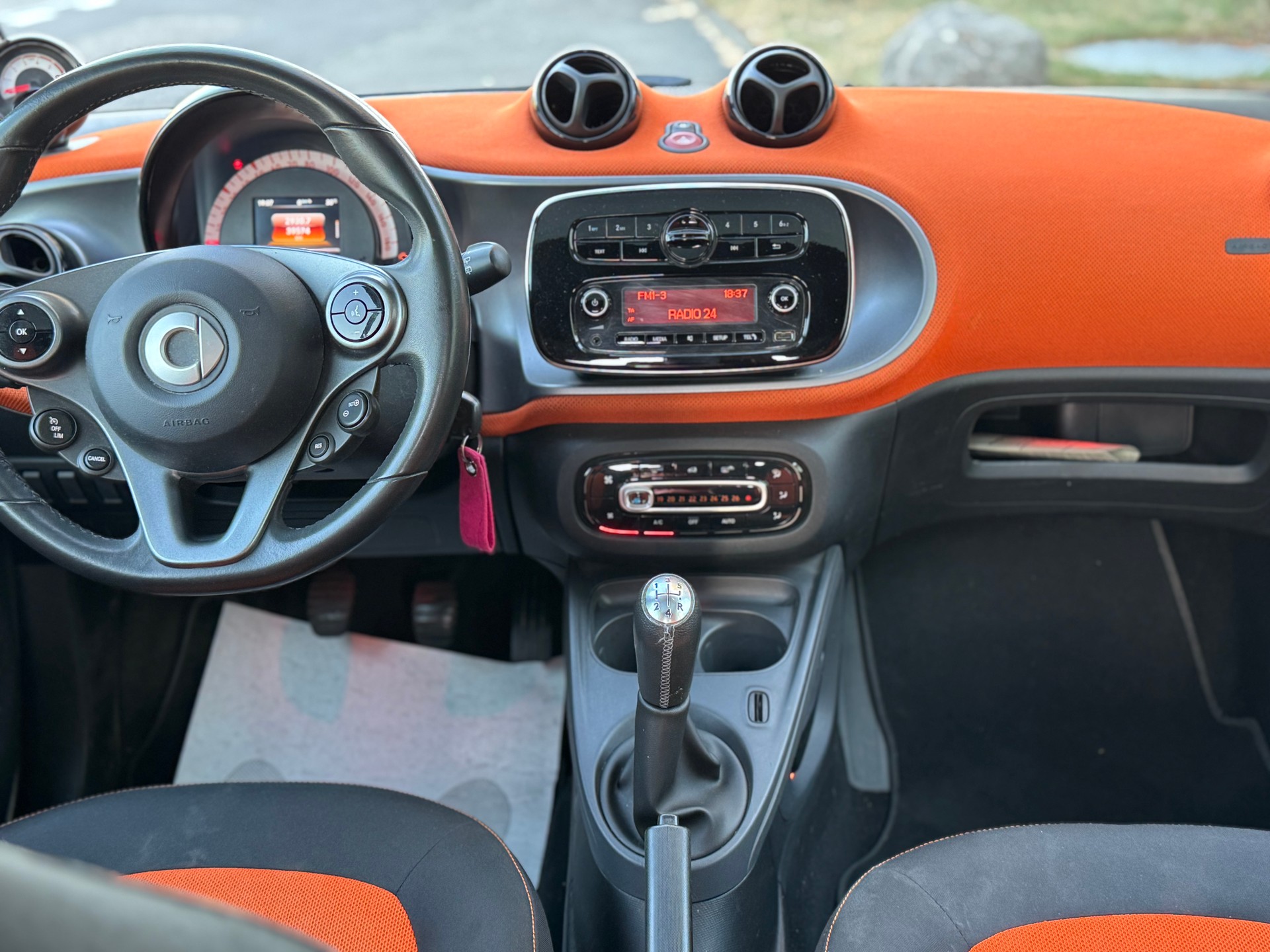 SMART fortwo-image-8
