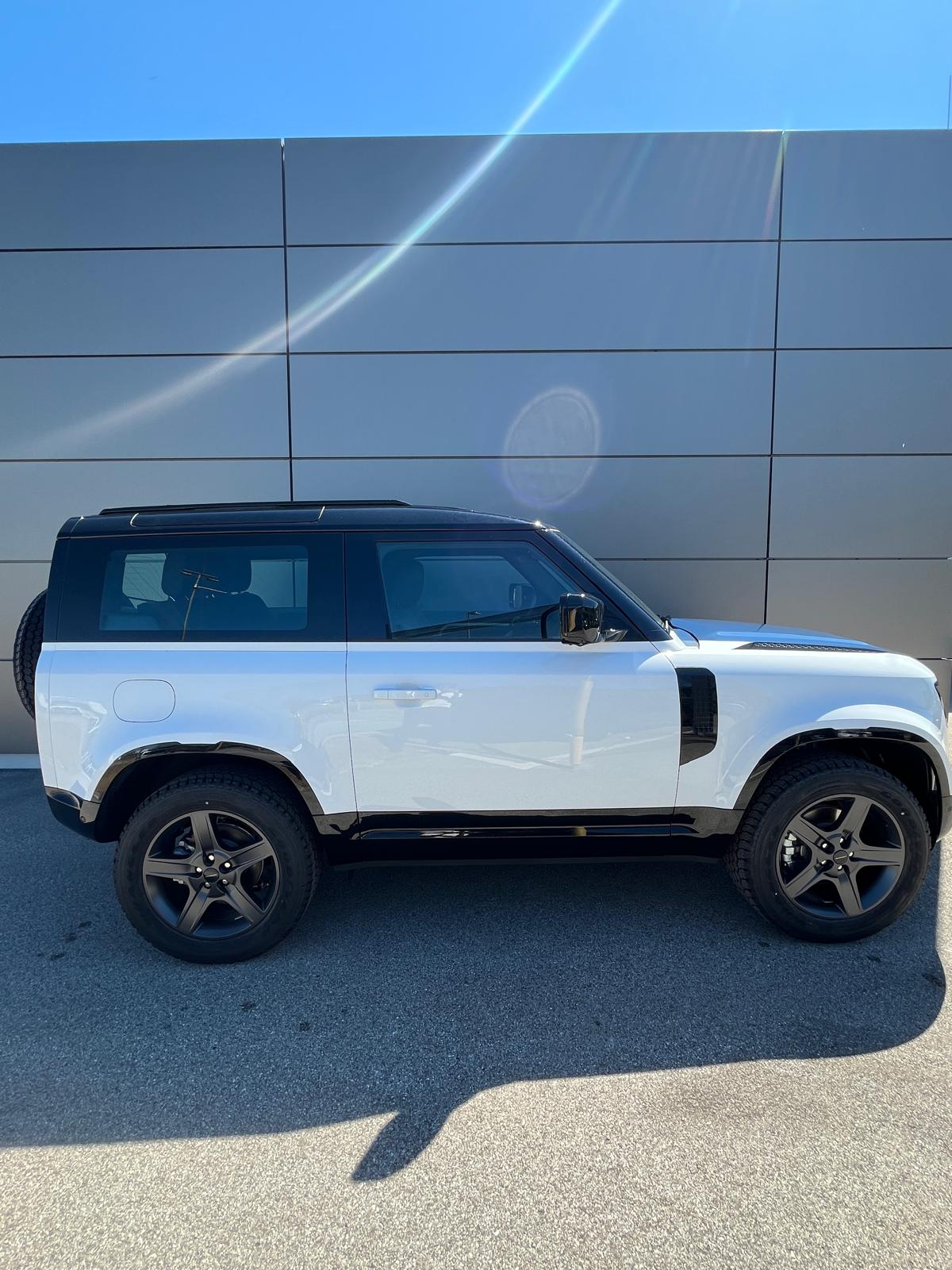 LAND ROVER Defender 90 X-Dynamic SE 3.0 MHEV Diesel AWD-image-24