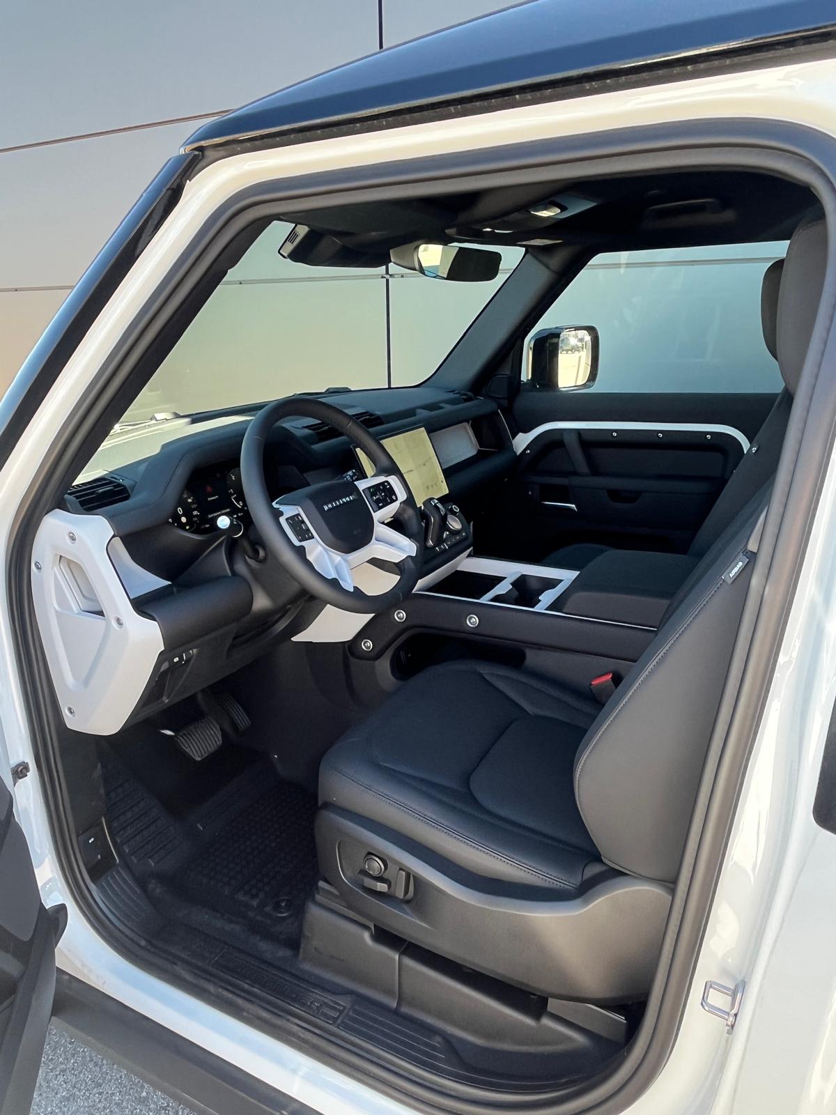 LAND ROVER Defender 90 X-Dynamic SE 3.0 MHEV Diesel AWD-image-4