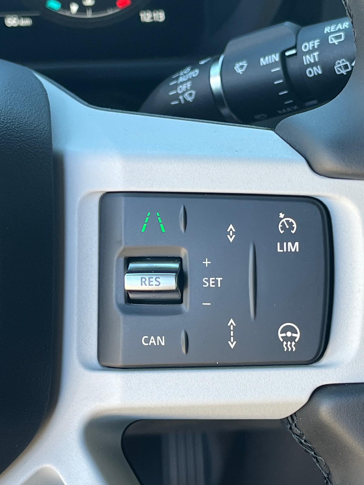 LAND ROVER Defender 90 X-Dynamic SE 3.0 MHEV Diesel AWD-image-8