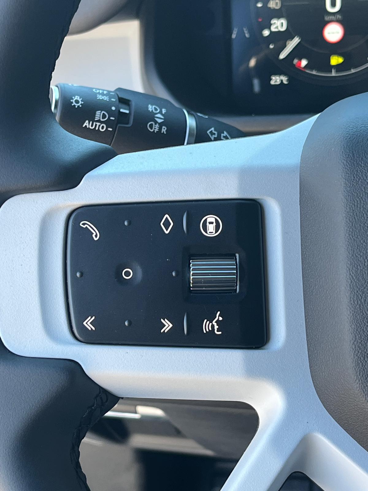LAND ROVER Defender 90 X-Dynamic SE 3.0 MHEV Diesel AWD-image-9