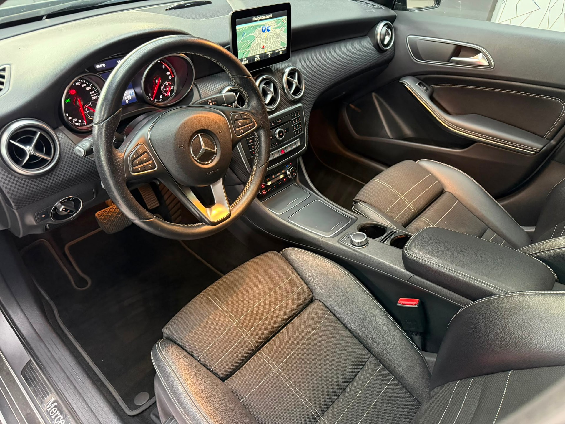 MERCEDES-BENZ A 200 CDI 7G-DCT-image-5