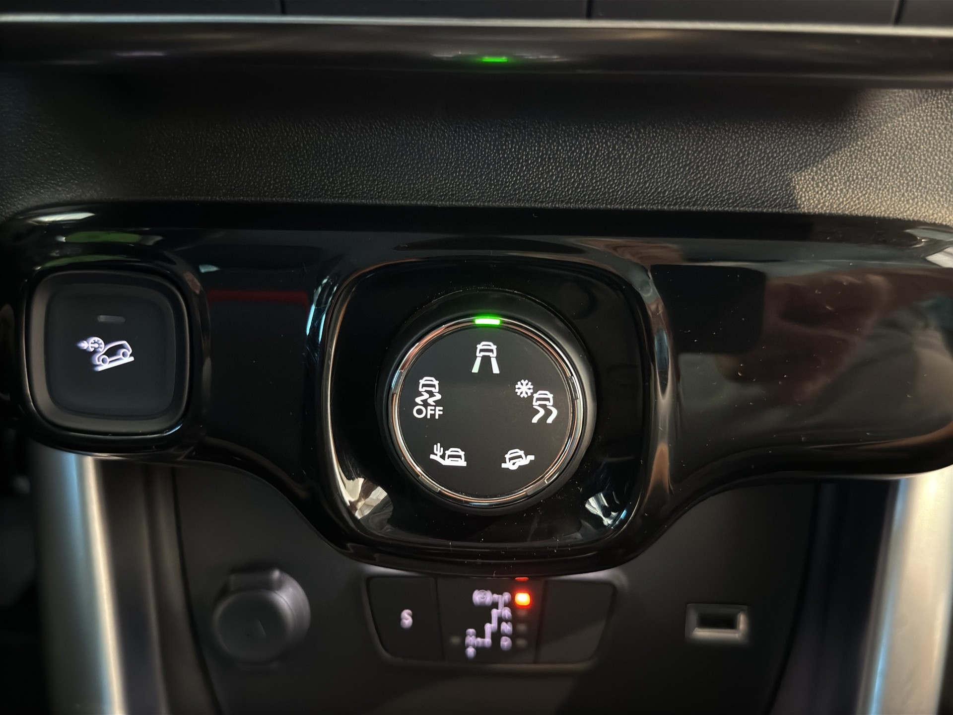 CITROEN C3 Aircross 1.2i PureTech Shine EAT-image-12