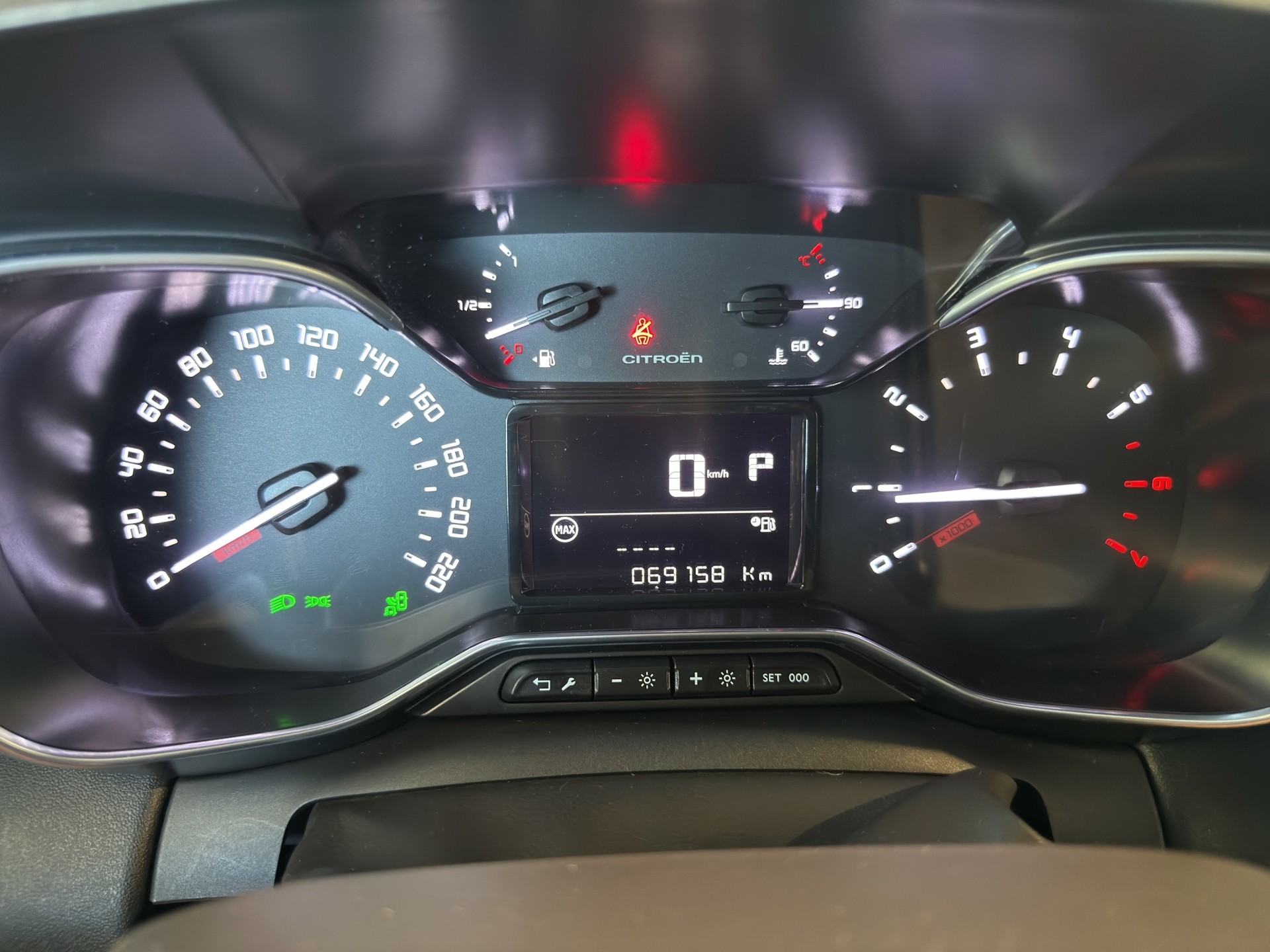 CITROEN C3 Aircross 1.2i PureTech Shine EAT-image-8