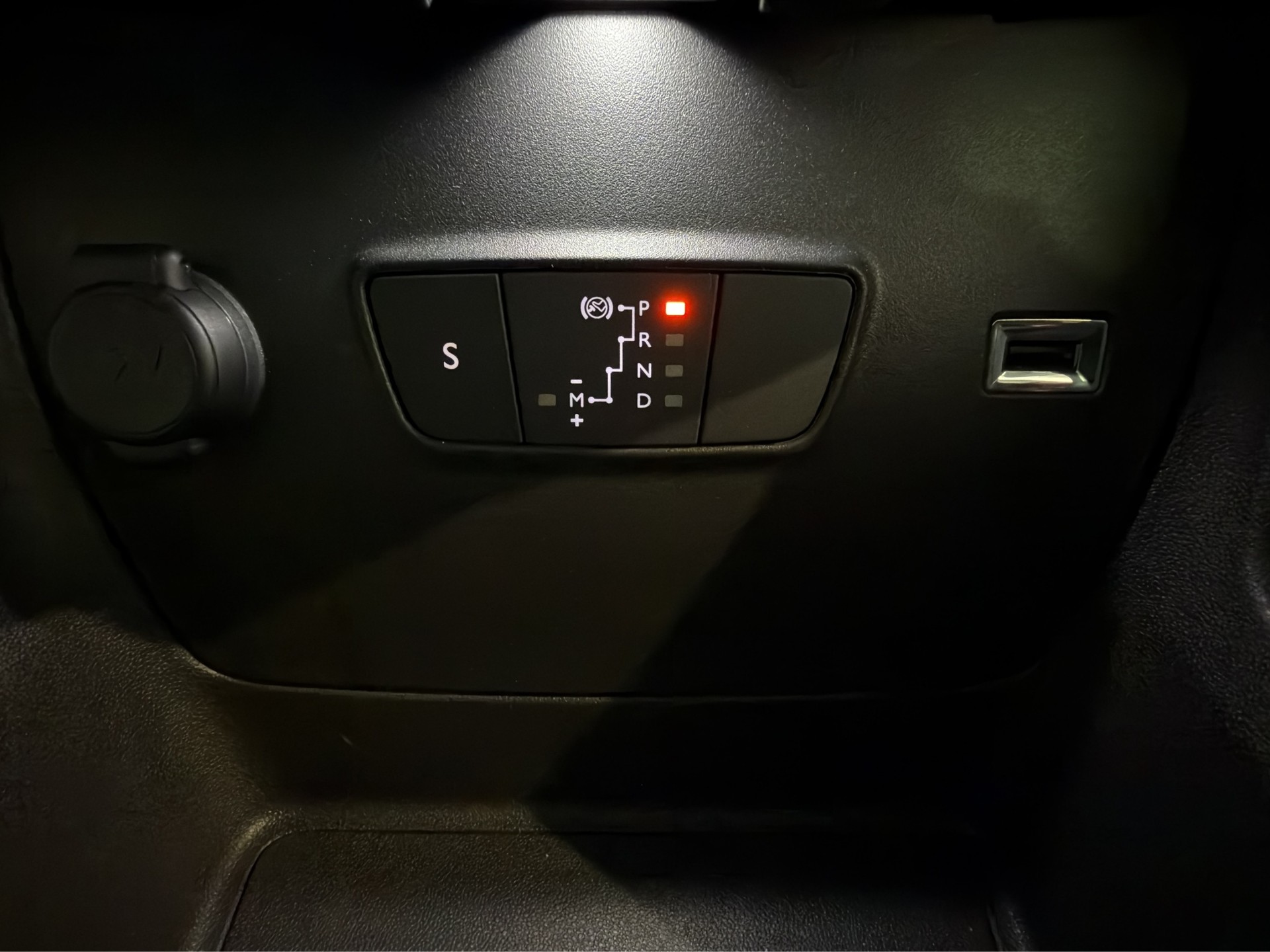CITROEN C3 Aircross 1.2i PureTech Shine EAT-image-14