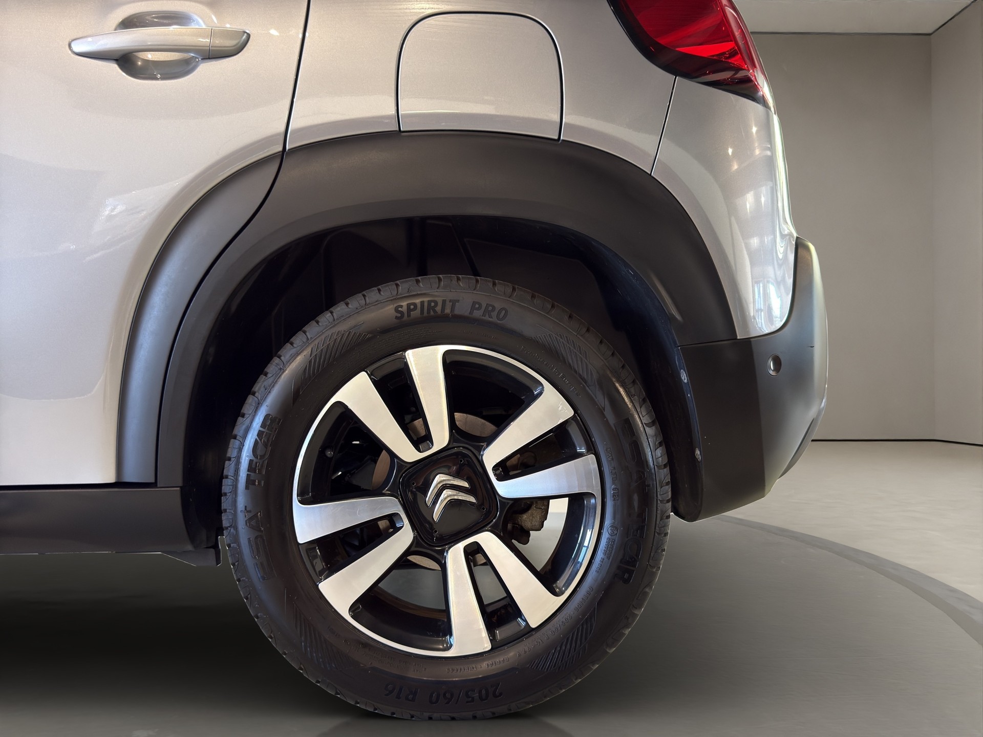 CITROEN C3 Aircross 1.2i PureTech Shine EAT-image-17