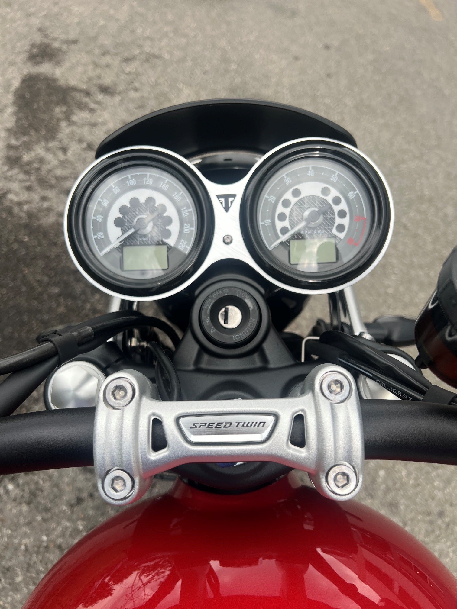 TRIUMPH Speed Twin 1200-showroom-element-2