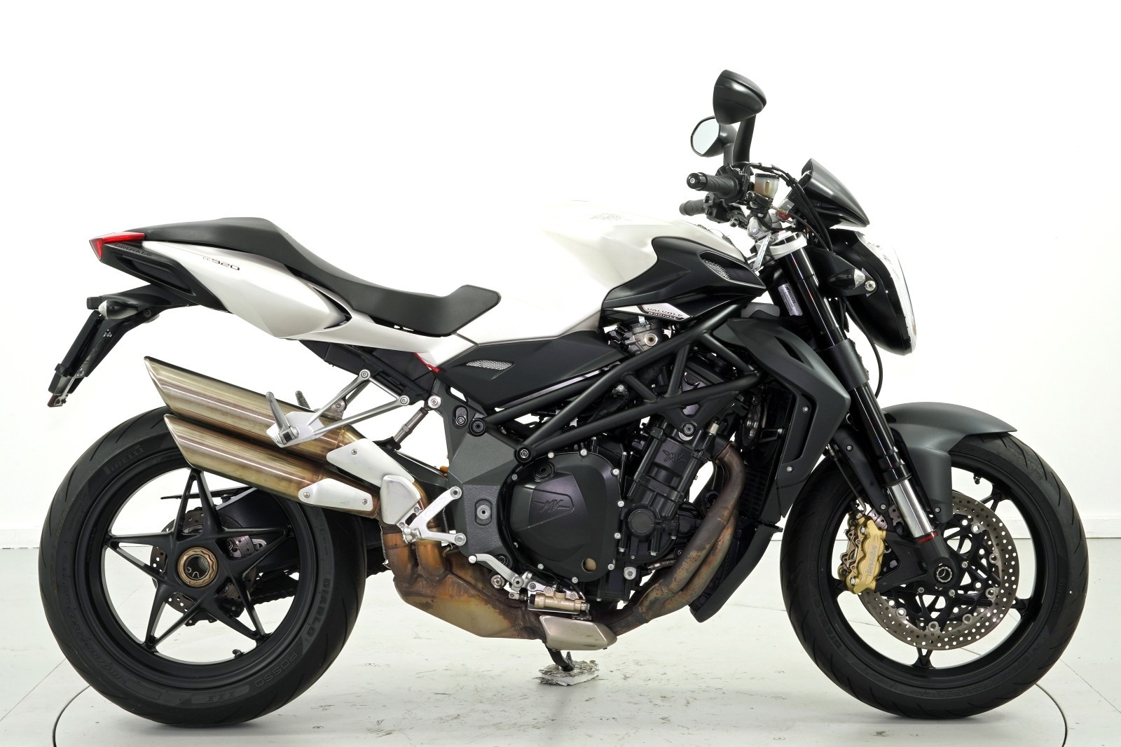 MV AGUSTA B4 920 Brutale-showroom-element-3