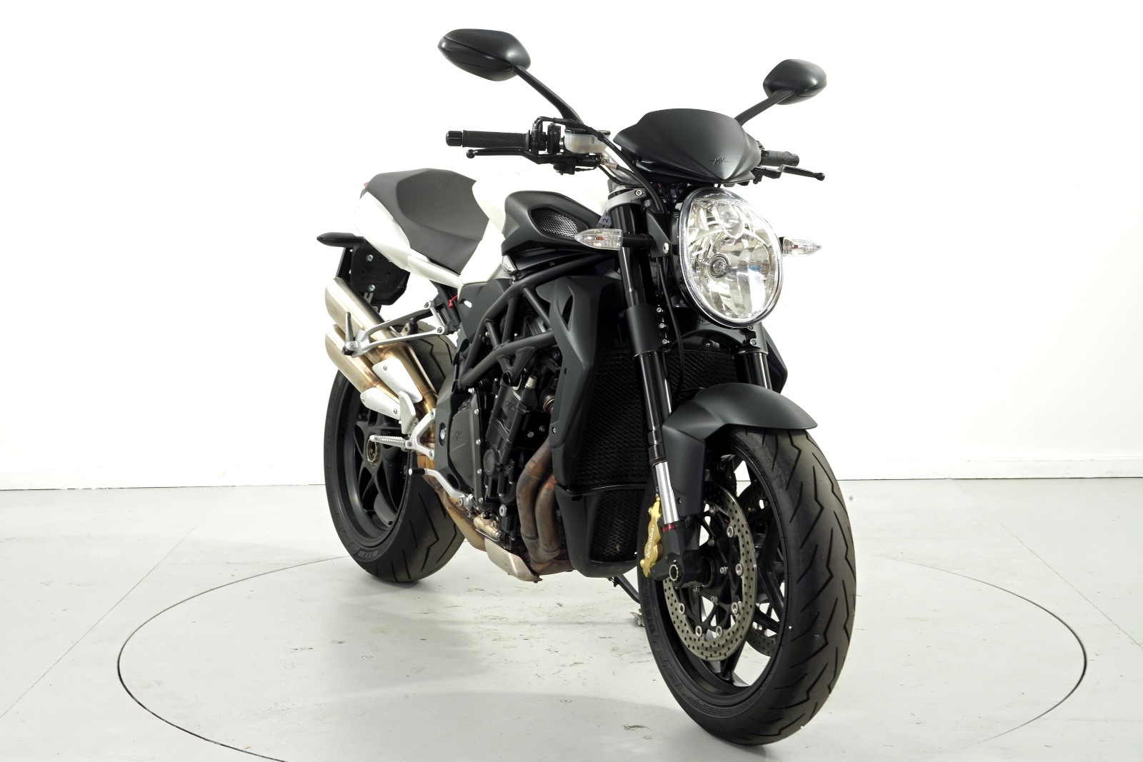 MV AGUSTA B4 920 Brutale-showroom-element-1