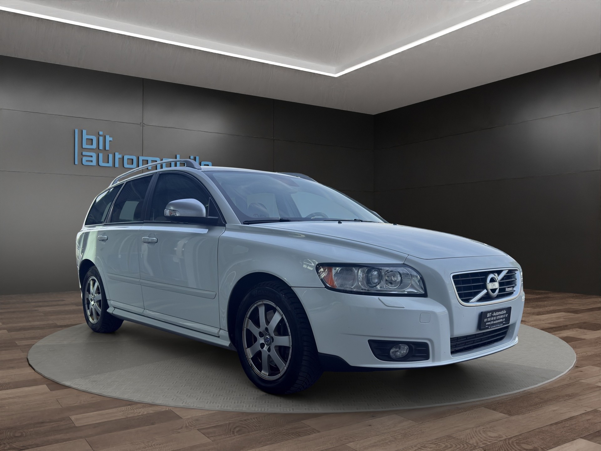 VOLVO V50 D4 R-Design-image-9