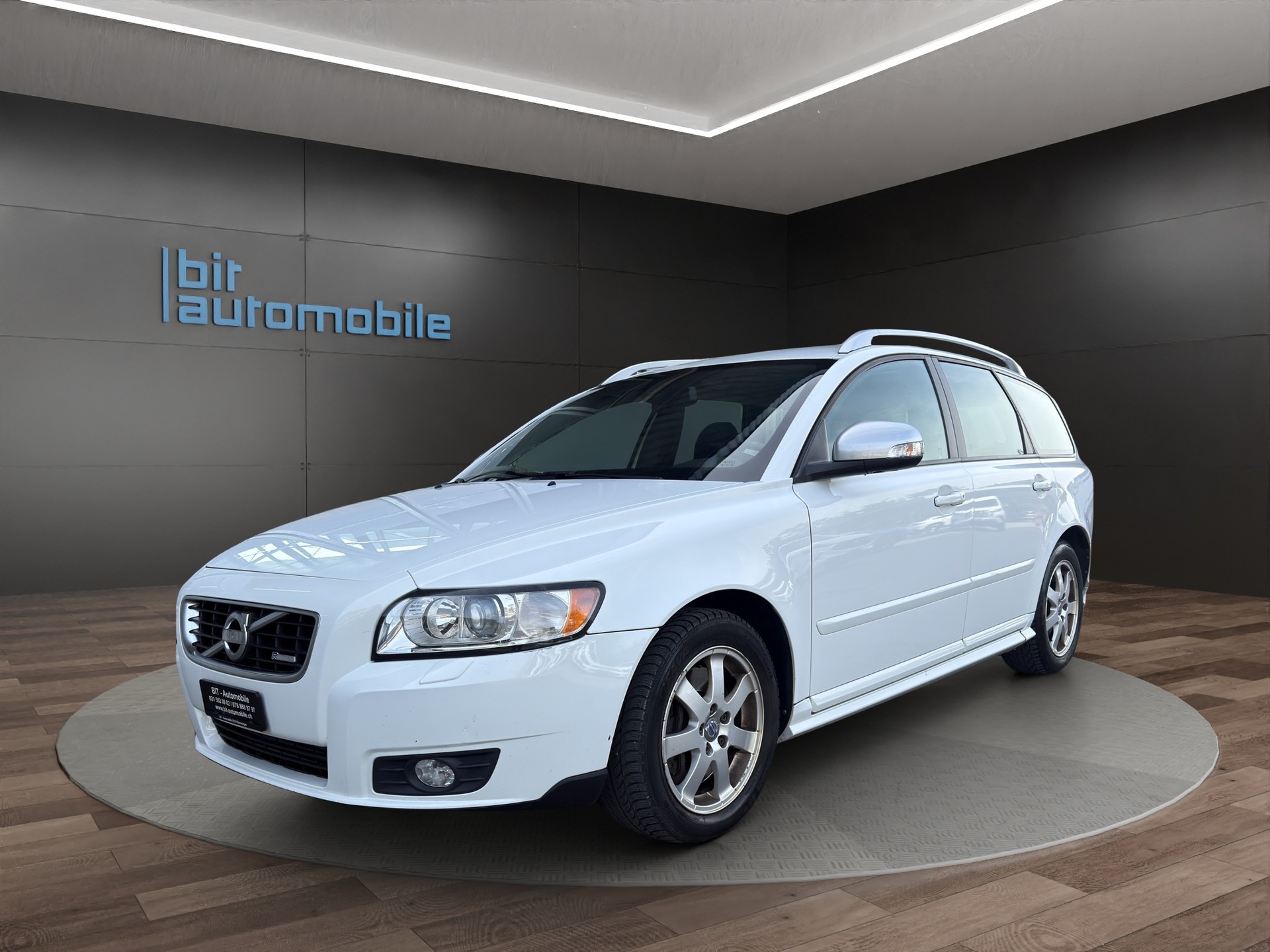 VOLVO V50 D4 R-Design