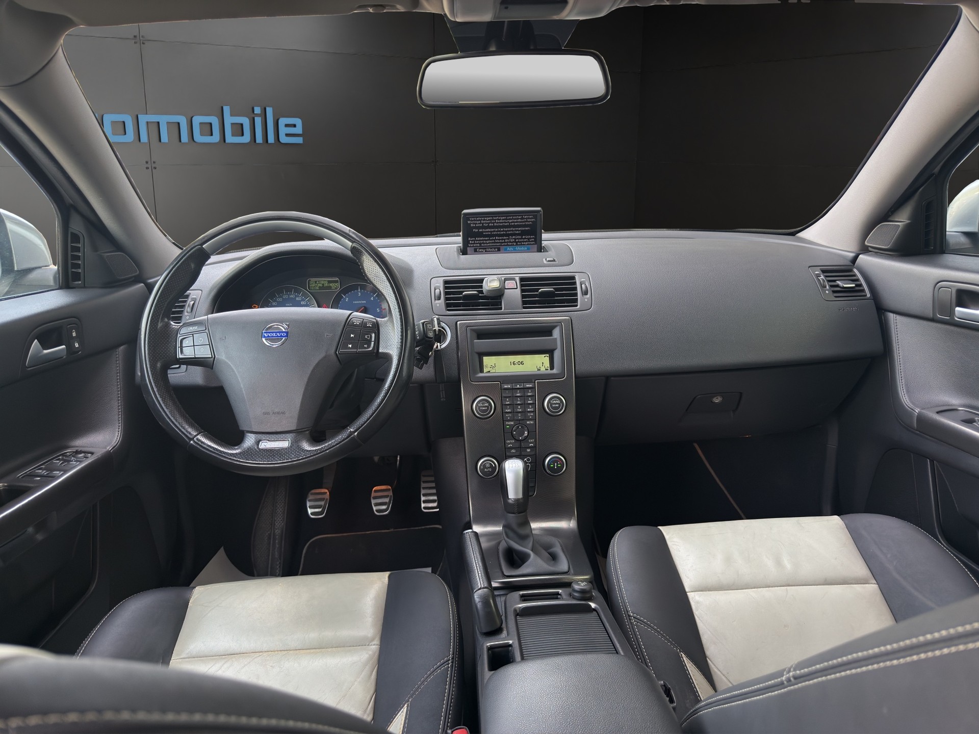 VOLVO V50 D4 R-Design-image-3