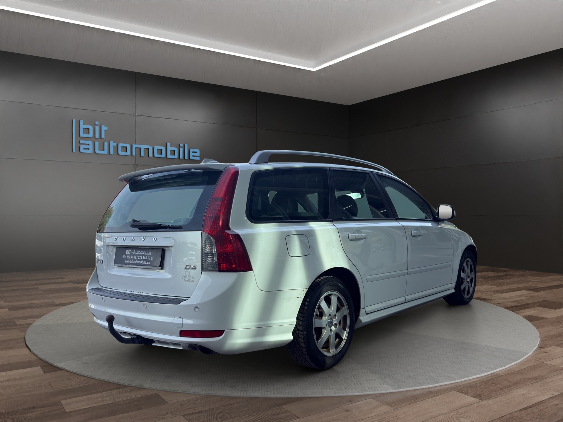 VOLVO V50 D4 R-Design-image-7