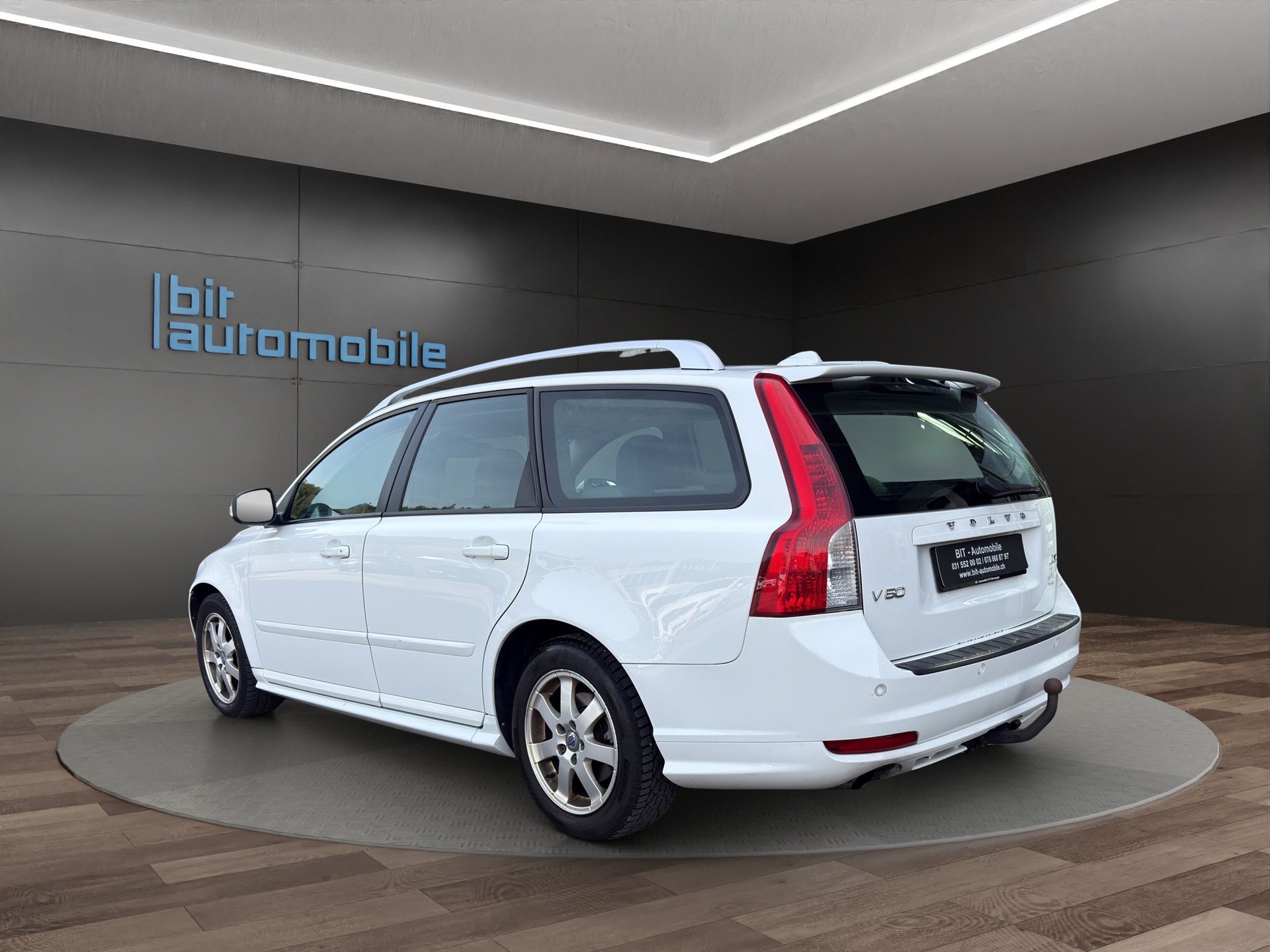VOLVO V50 D4 R-Design-image-4