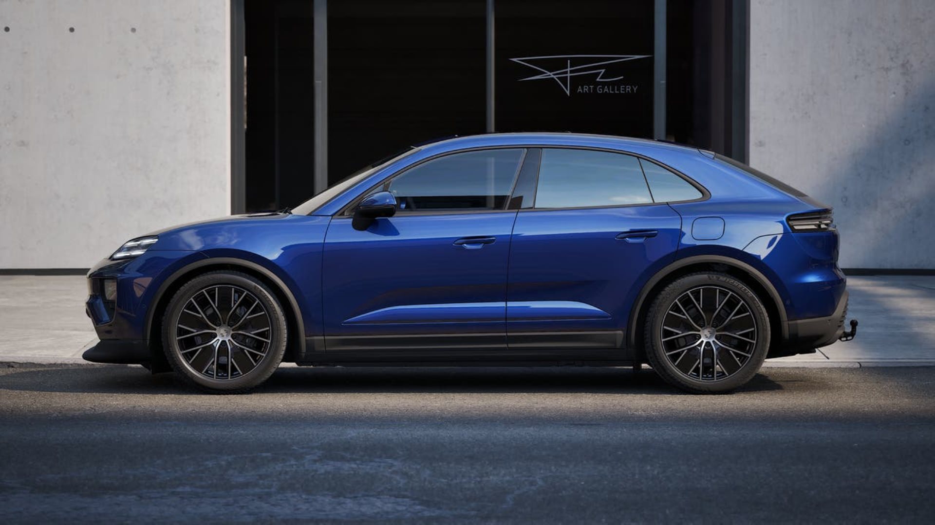 PORSCHE Macan 4-image-1