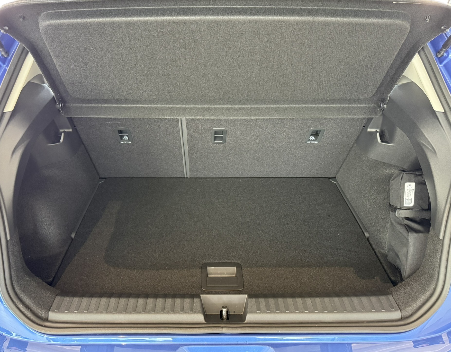 VW ID.Polo 52 kWh Life Edition One-image-8