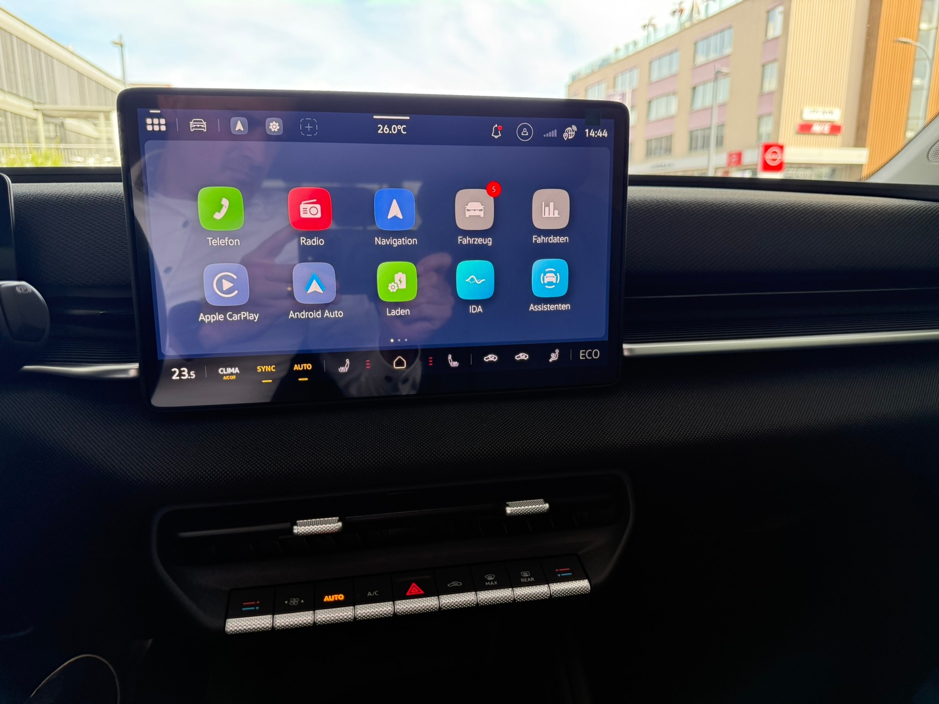 VW ID.Polo 52 kWh Life Edition One-image-14