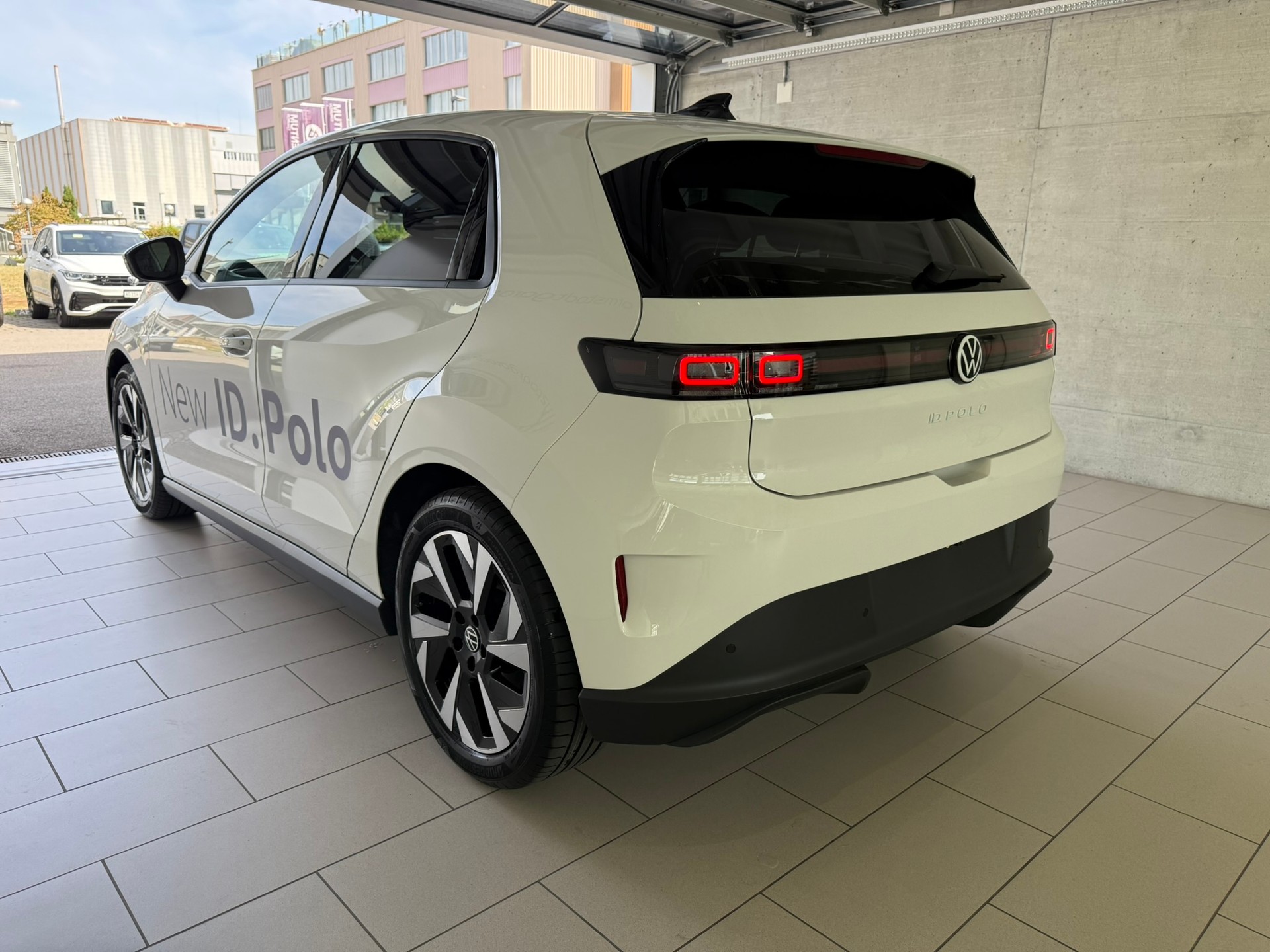 VW ID.Polo 52 kWh Life Edition One-image-3