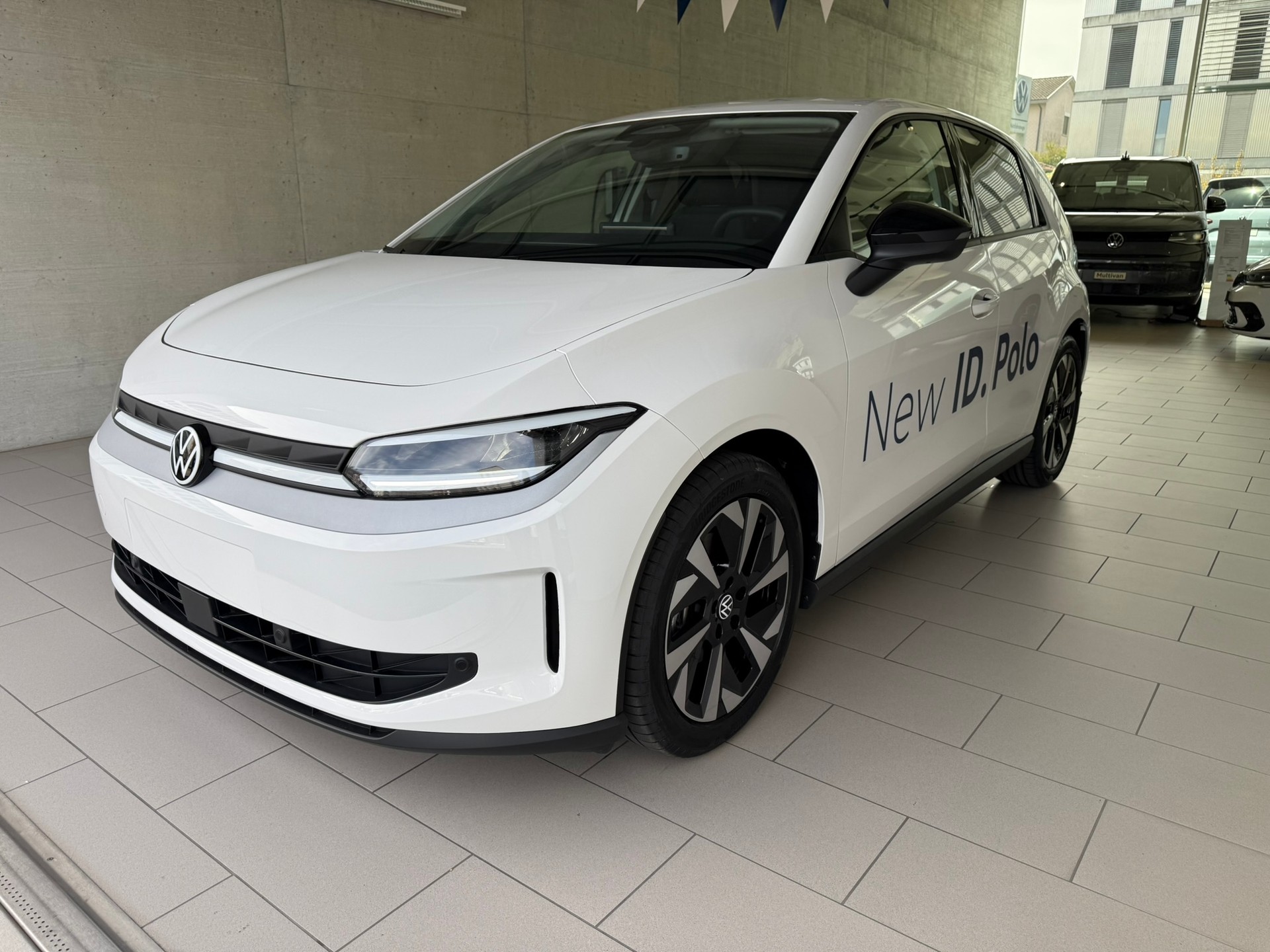 VW ID.Polo 52 kWh Life Edition One-image-2