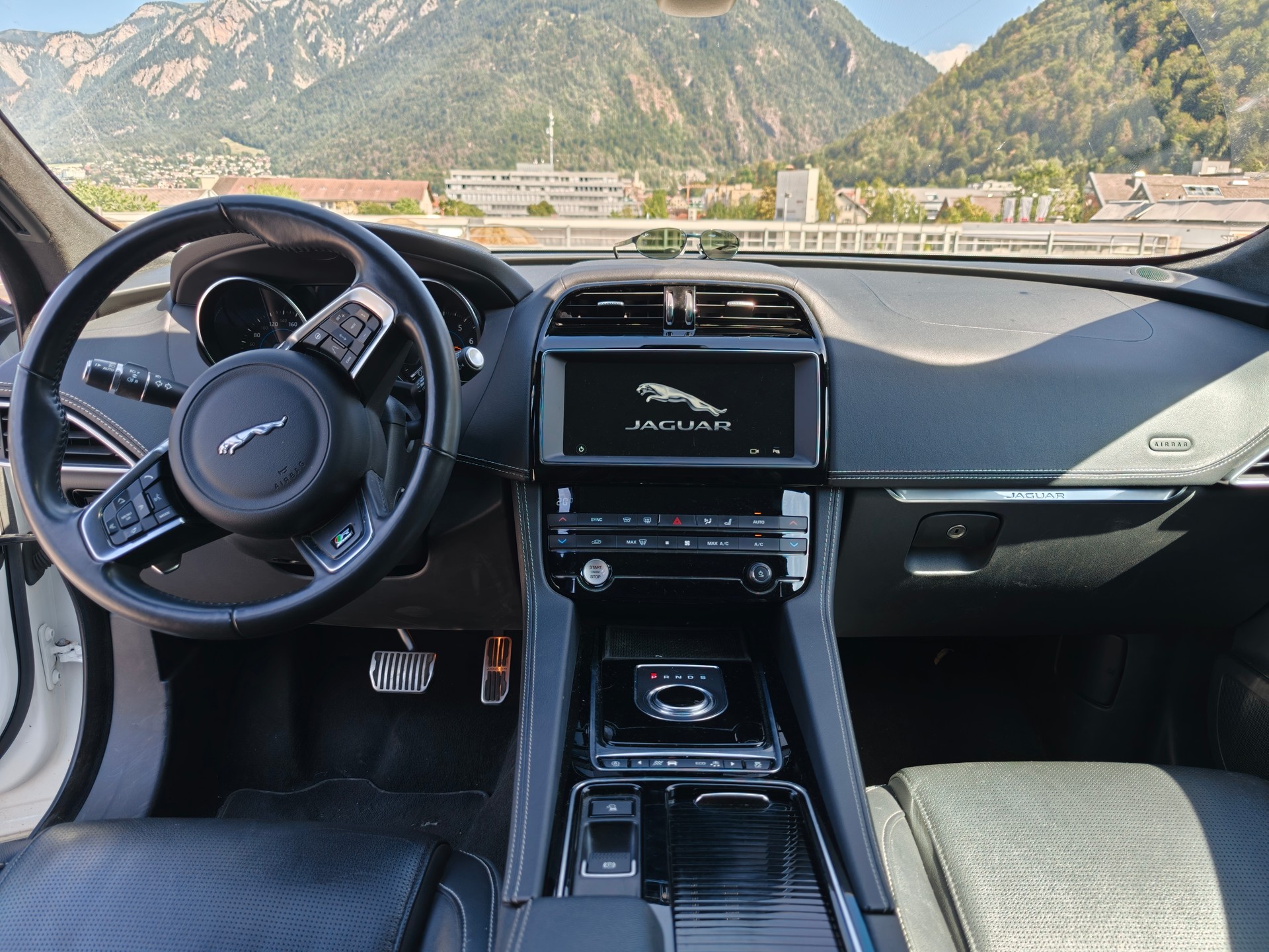 JAGUAR 2.0 T 250 R-Sport AWD-image-4