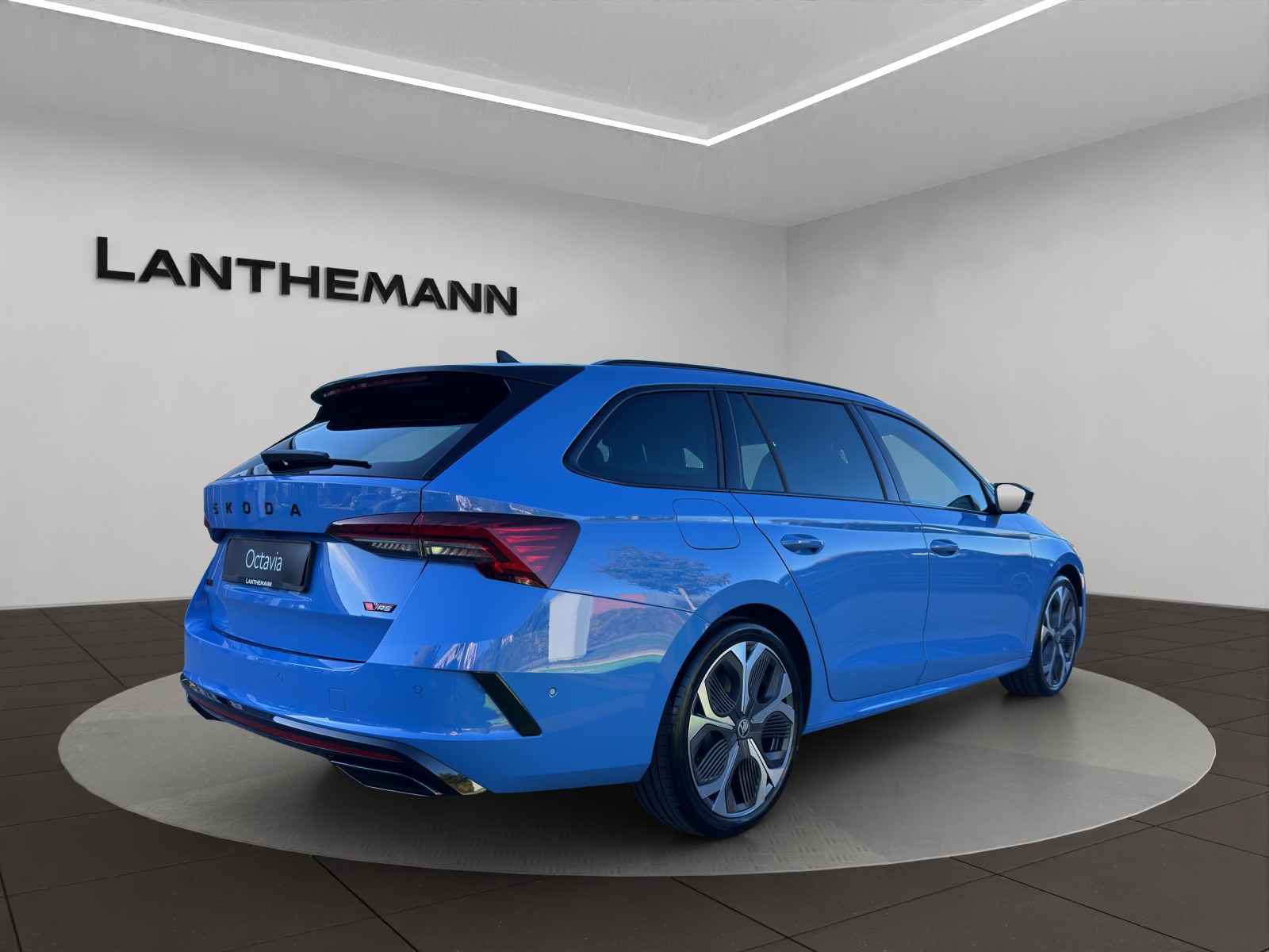 SKODA Octavia Combi 2.0 TSI DSG RS 30 Years Edition-image-4