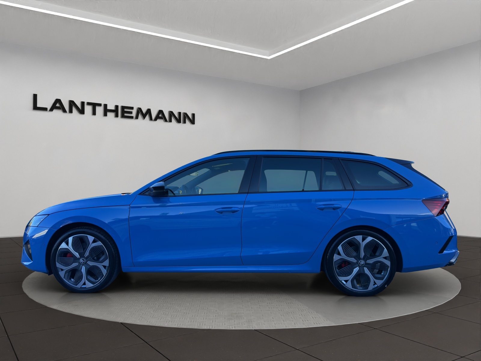 SKODA Octavia Combi 2.0 TSI DSG RS 30 Years Edition-image-1