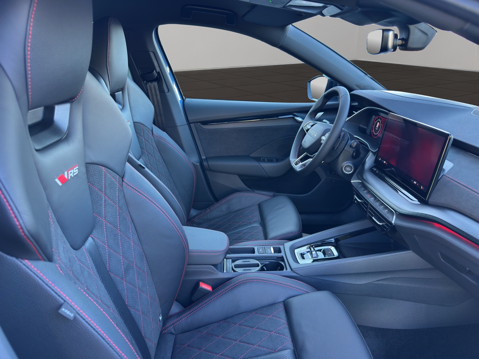 SKODA Octavia Combi 2.0 TSI DSG RS 30 Years Edition-image-15