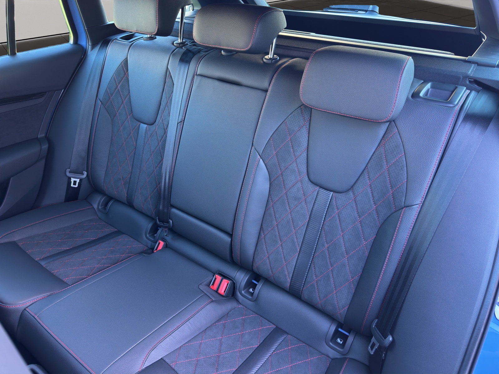 SKODA Octavia Combi 2.0 TSI DSG RS 30 Years Edition-image-14