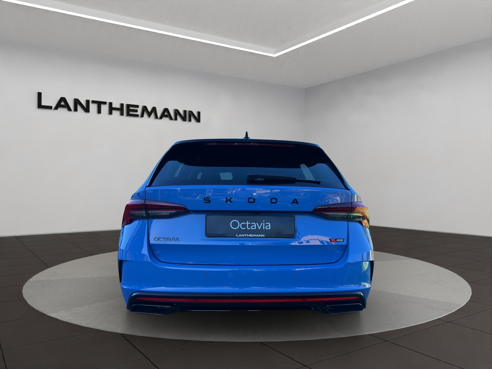SKODA Octavia Combi 2.0 TSI DSG RS 30 Years Edition-image-3