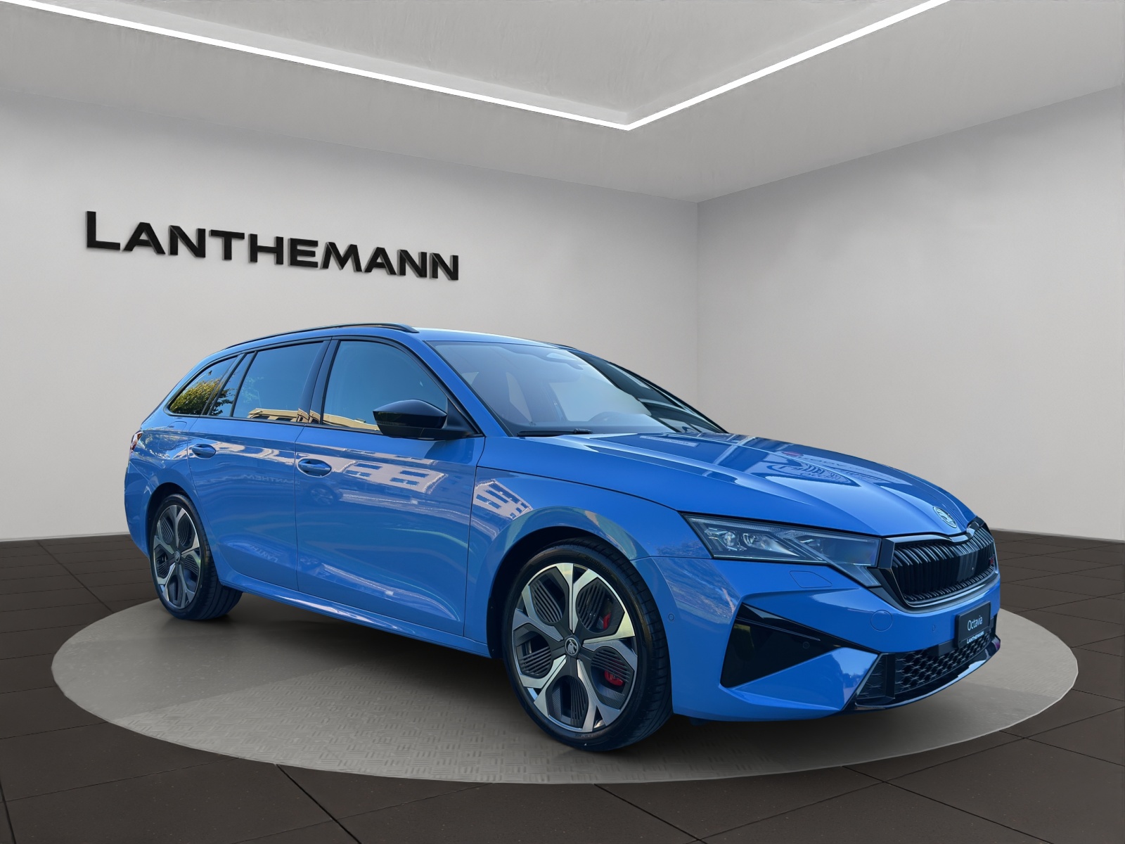 SKODA Octavia Combi 2.0 TSI DSG RS 30 Years Edition-image-5