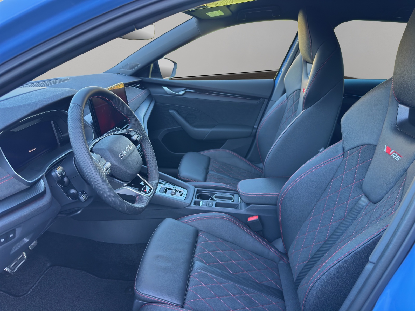 SKODA Octavia Combi 2.0 TSI DSG RS 30 Years Edition-image-8