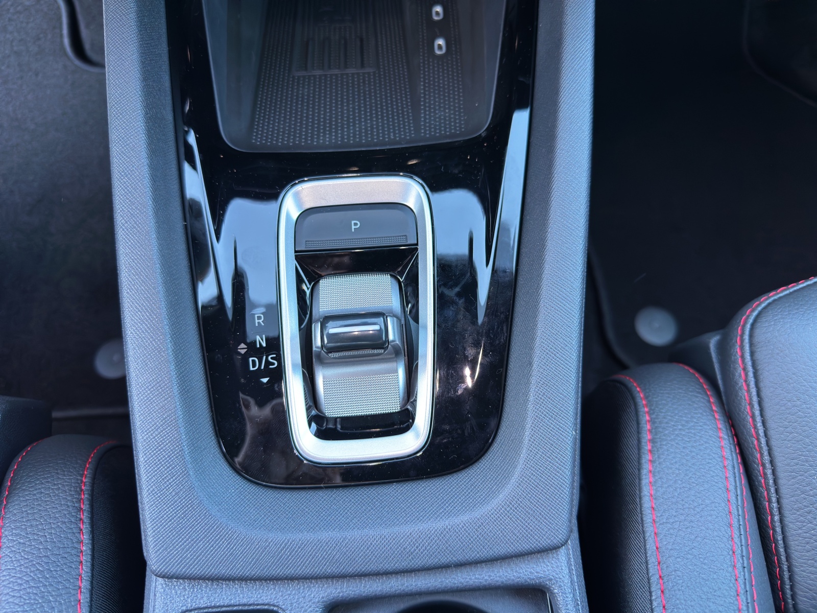 SKODA Octavia Combi 2.0 TSI DSG RS 30 Years Edition-image-11