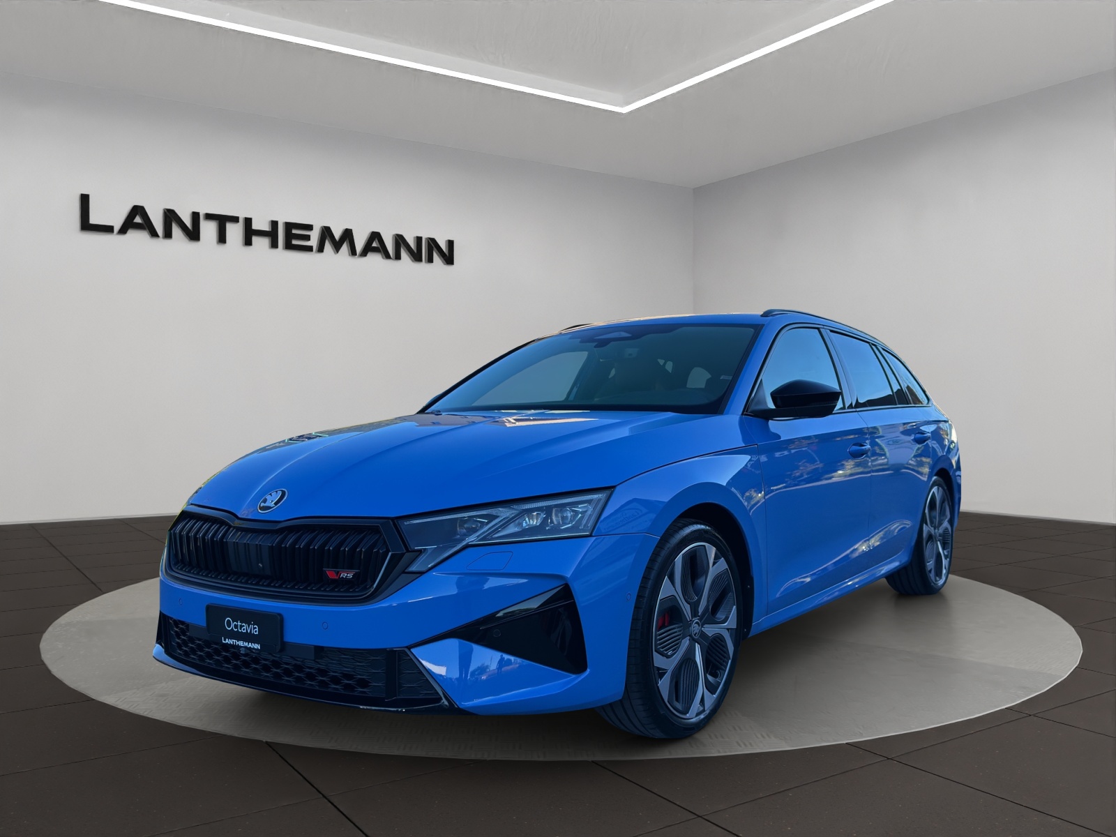 SKODA Octavia Combi 2.0 TSI DSG RS 30 Years Edition-image-0