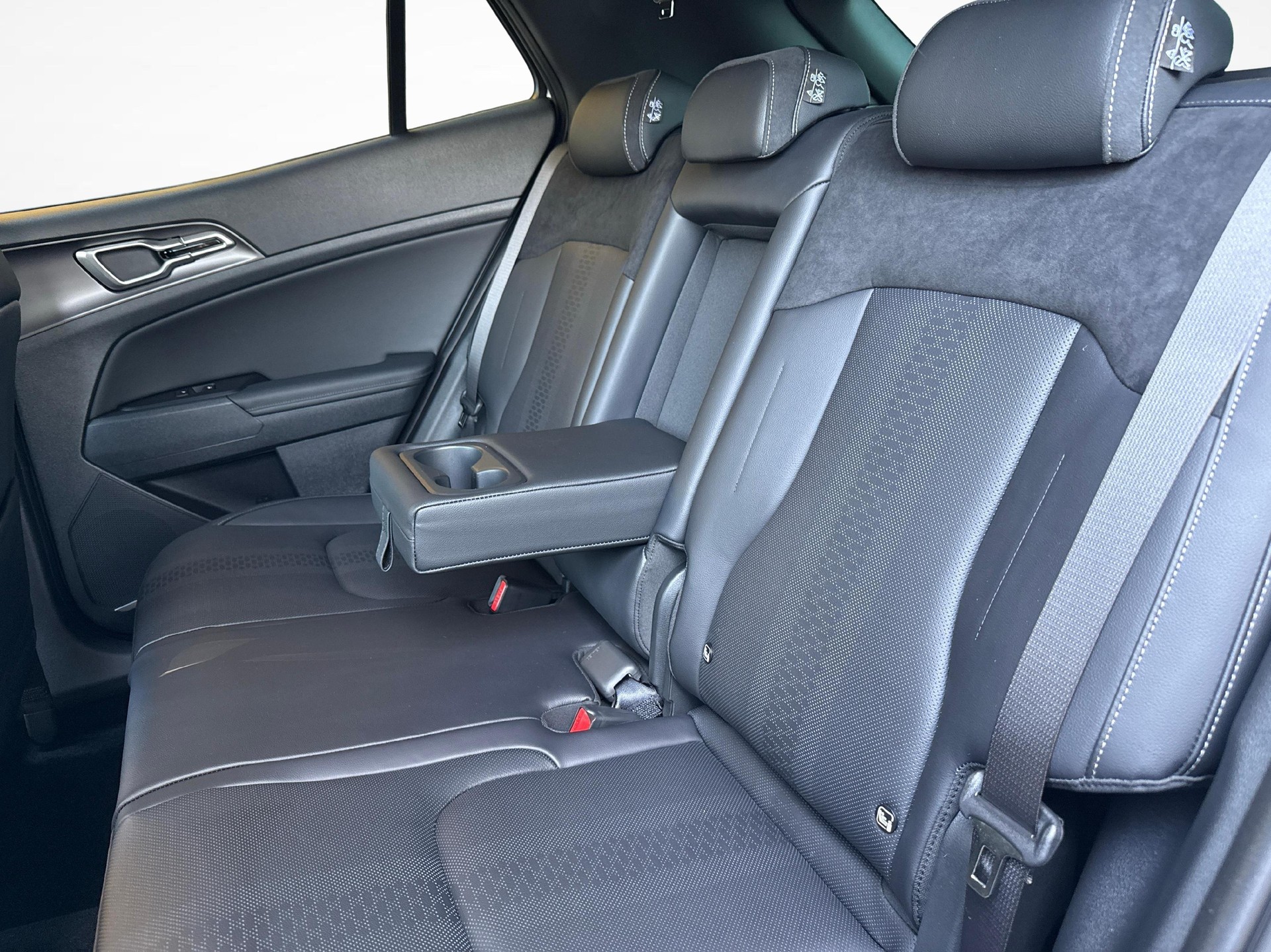 KIA Sportage 1.6 T-GDi Hybrid Black Edition-image-10
