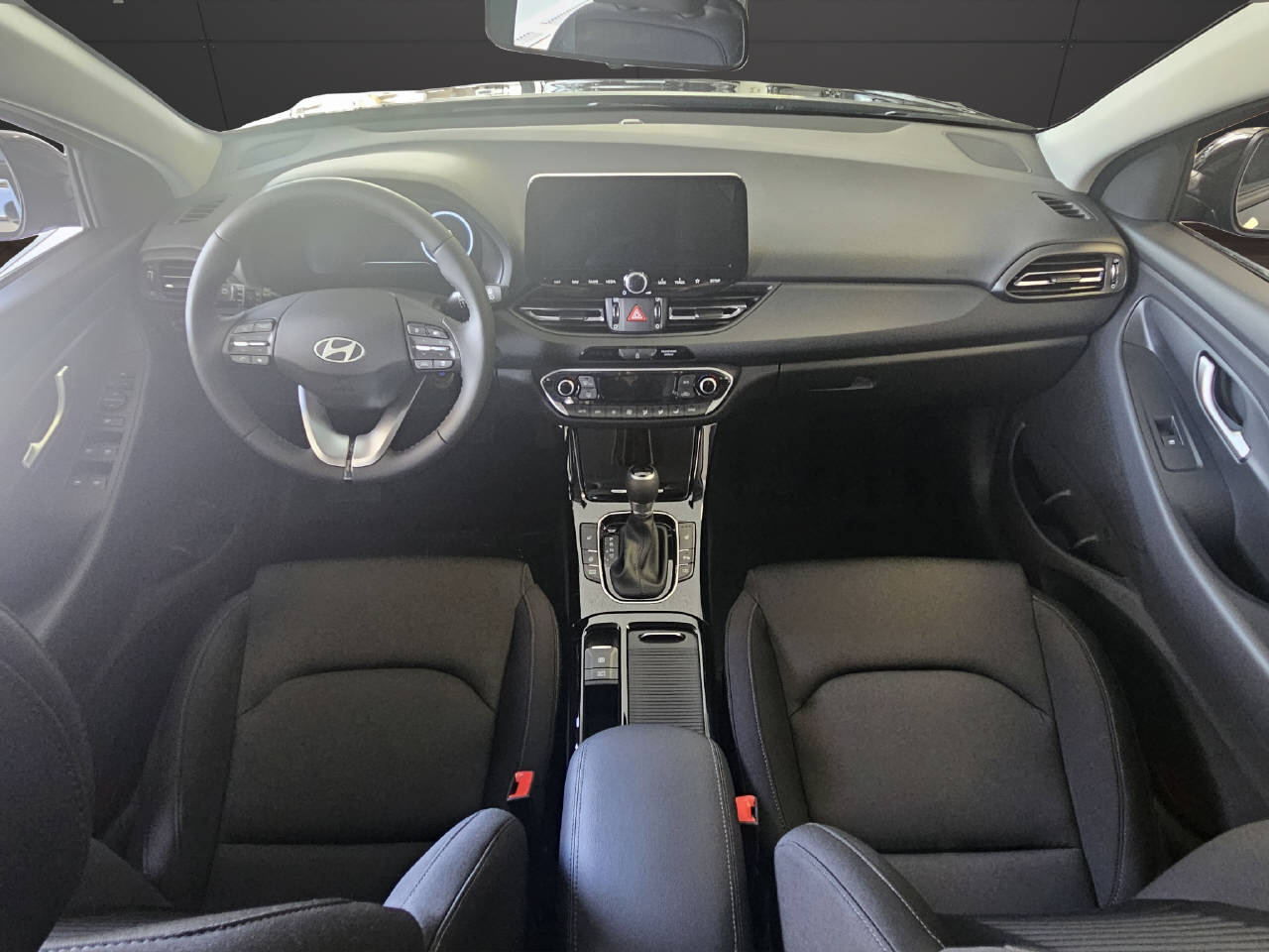 HYUNDAI i30 1.5 T-GDi Amplia-image-4