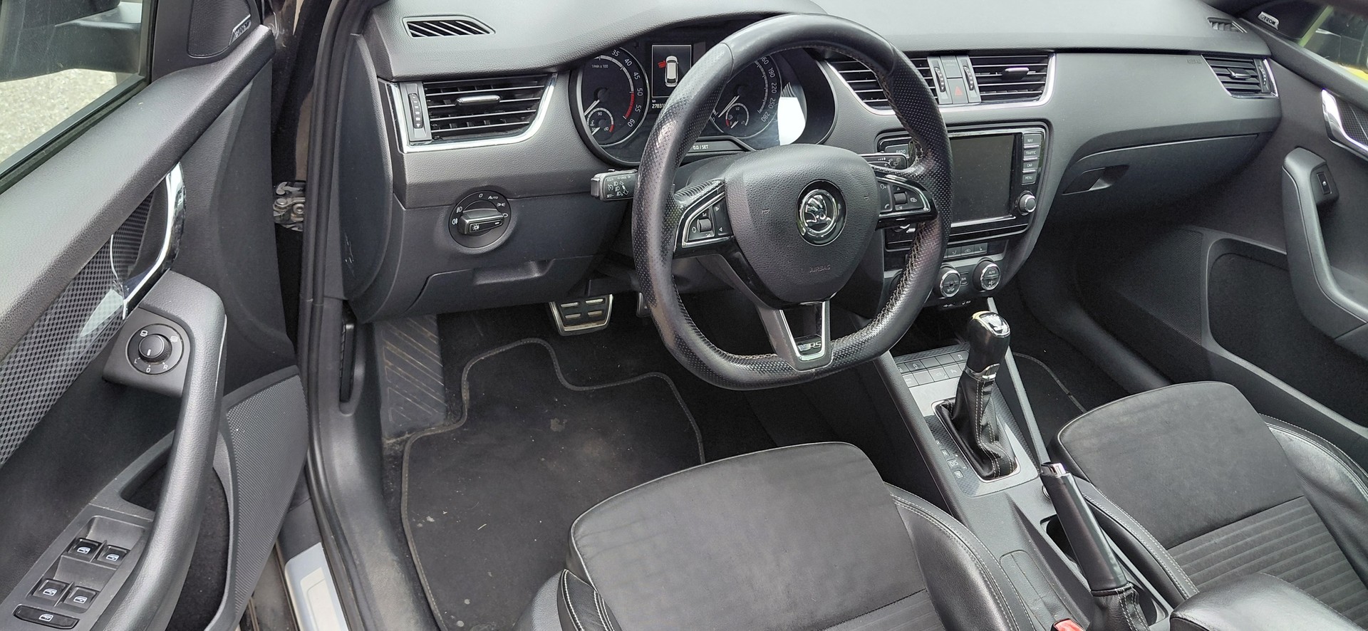 SKODA Octavia Combi 2.0 TDI RS-image-11