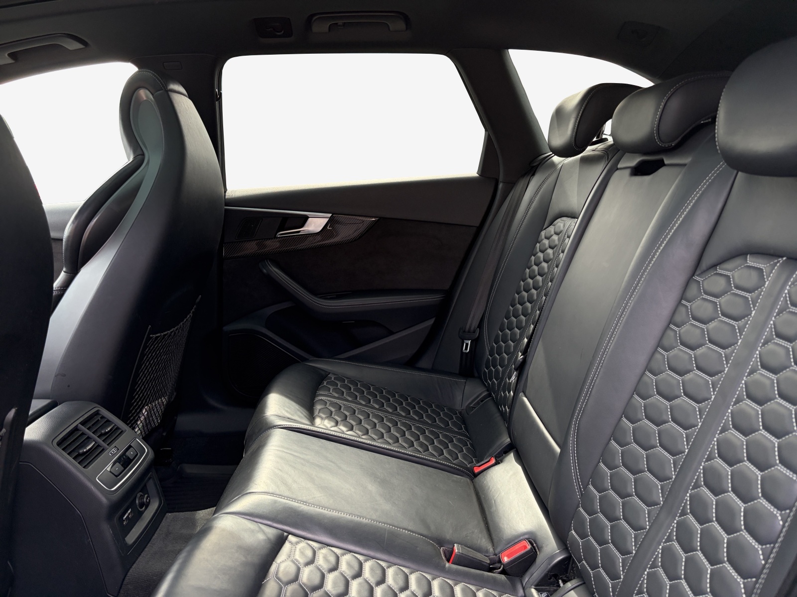 AUDI RS4 Avant 2.9 TFSI quattro tiptronic-image-11