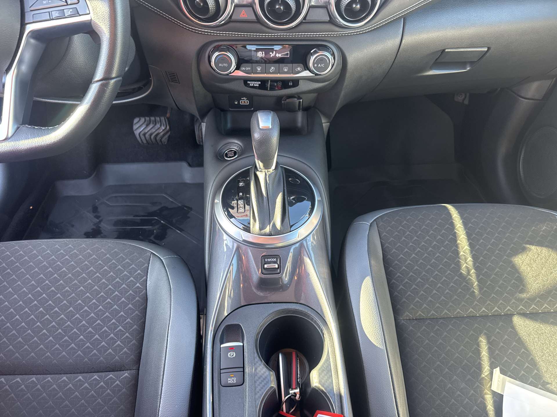 NISSAN Juke 1.0 DIG-T N-Connecta DCT-Automat-image-11