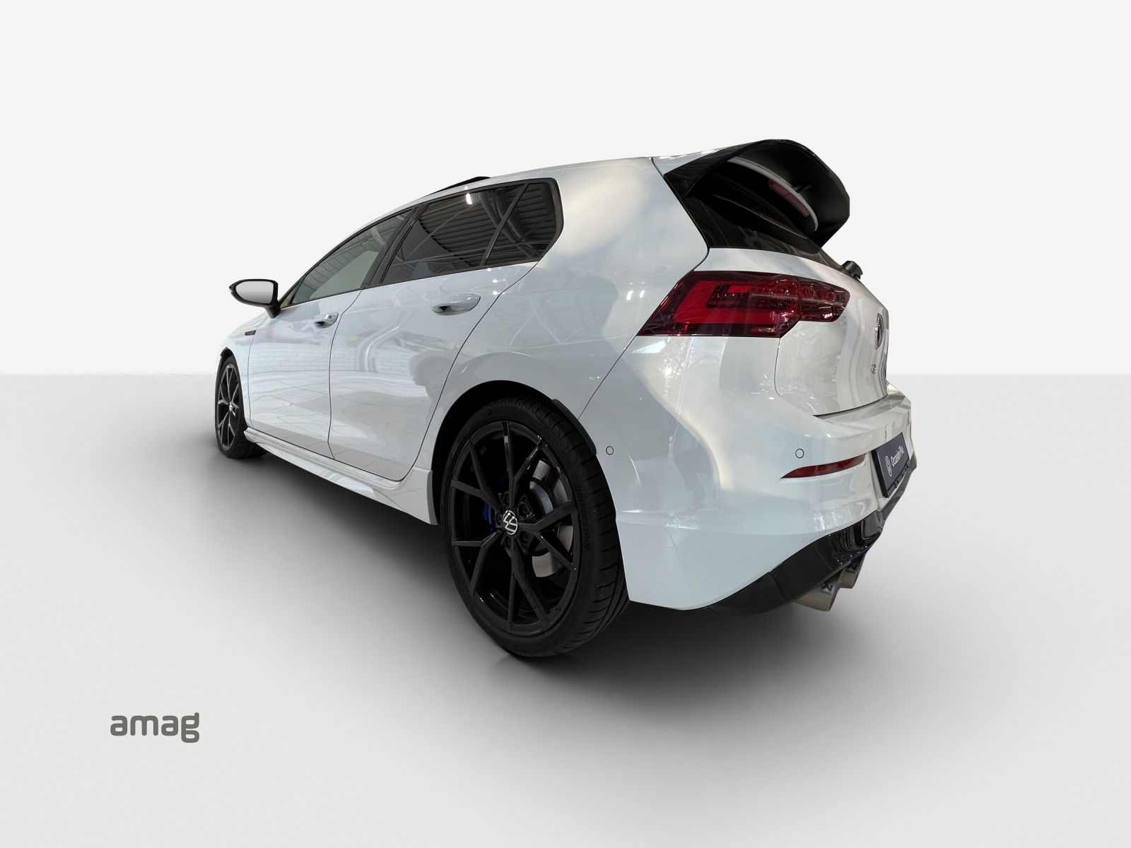 VW Golf 2.0 TSI R DSG 4Motion-image-2